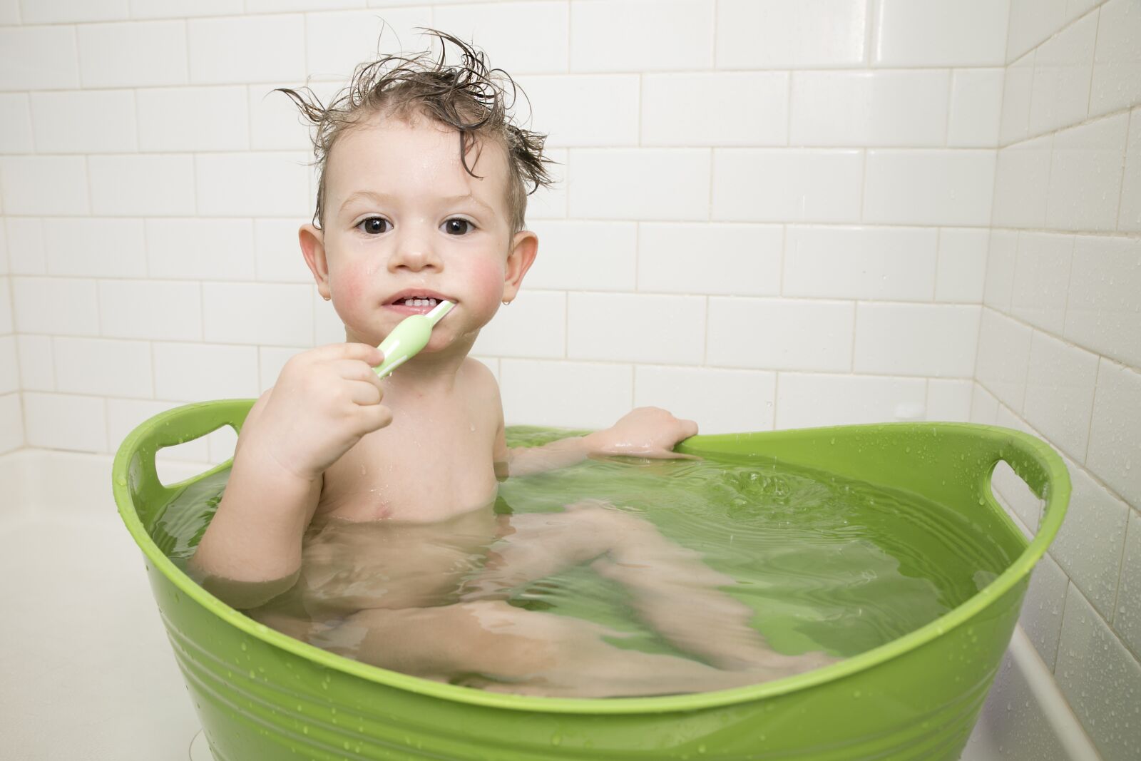 Canon EOS 5D Mark IV sample photo. Bath, child, boy photography