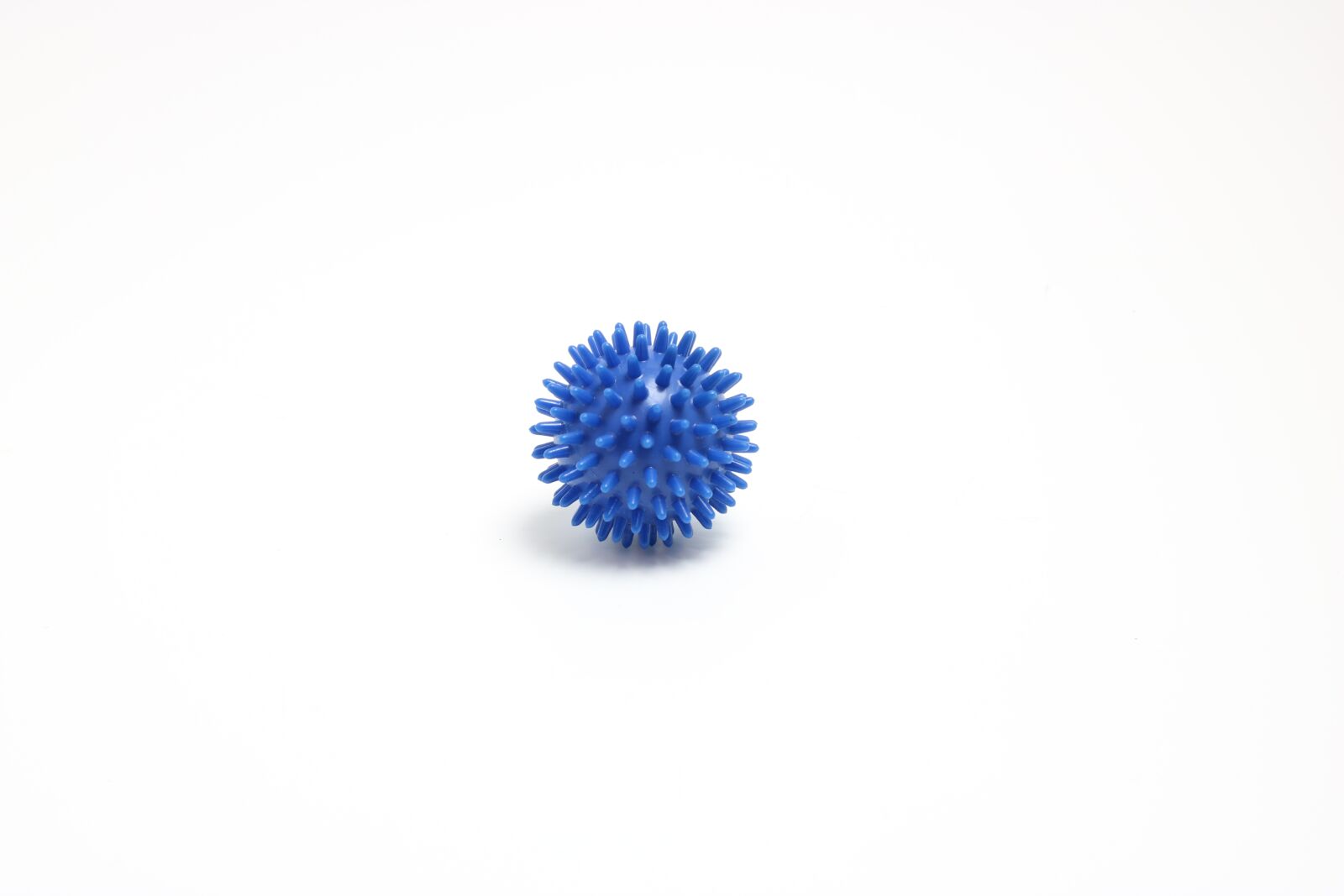 Canon EOS 750D (EOS Rebel T6i / EOS Kiss X8i) sample photo. Ball, blue, spikes photography