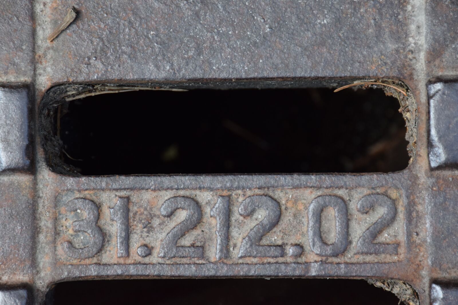Nikon D5300 sample photo. Manhole cover, channel, gulli photography