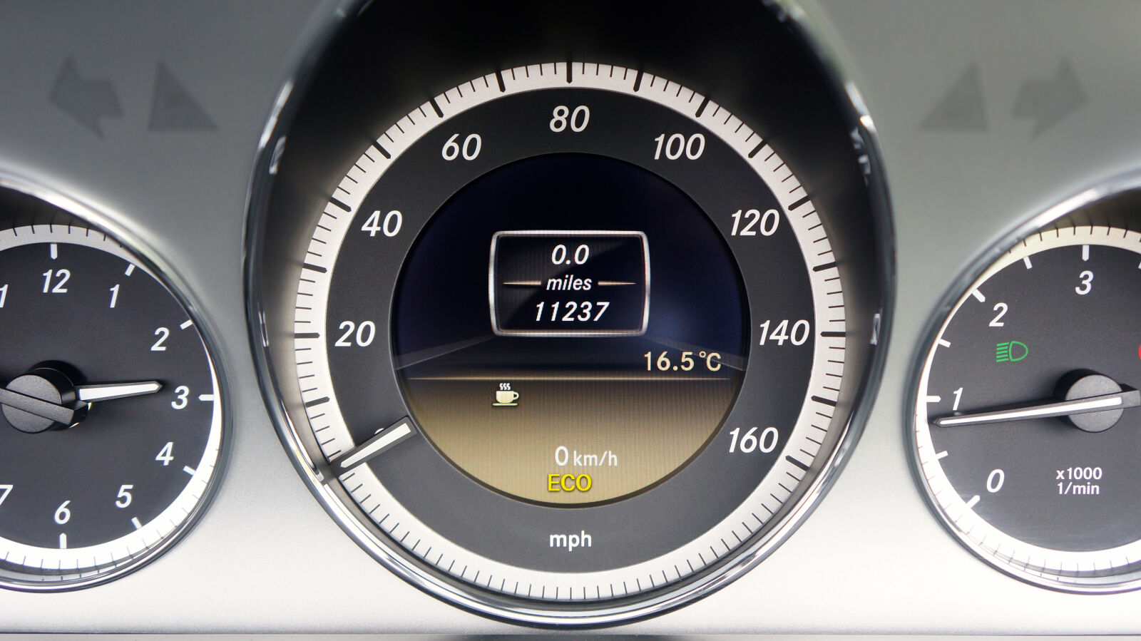 Sony Alpha NEX-5N sample photo. Car, interior, mercedes, benz photography