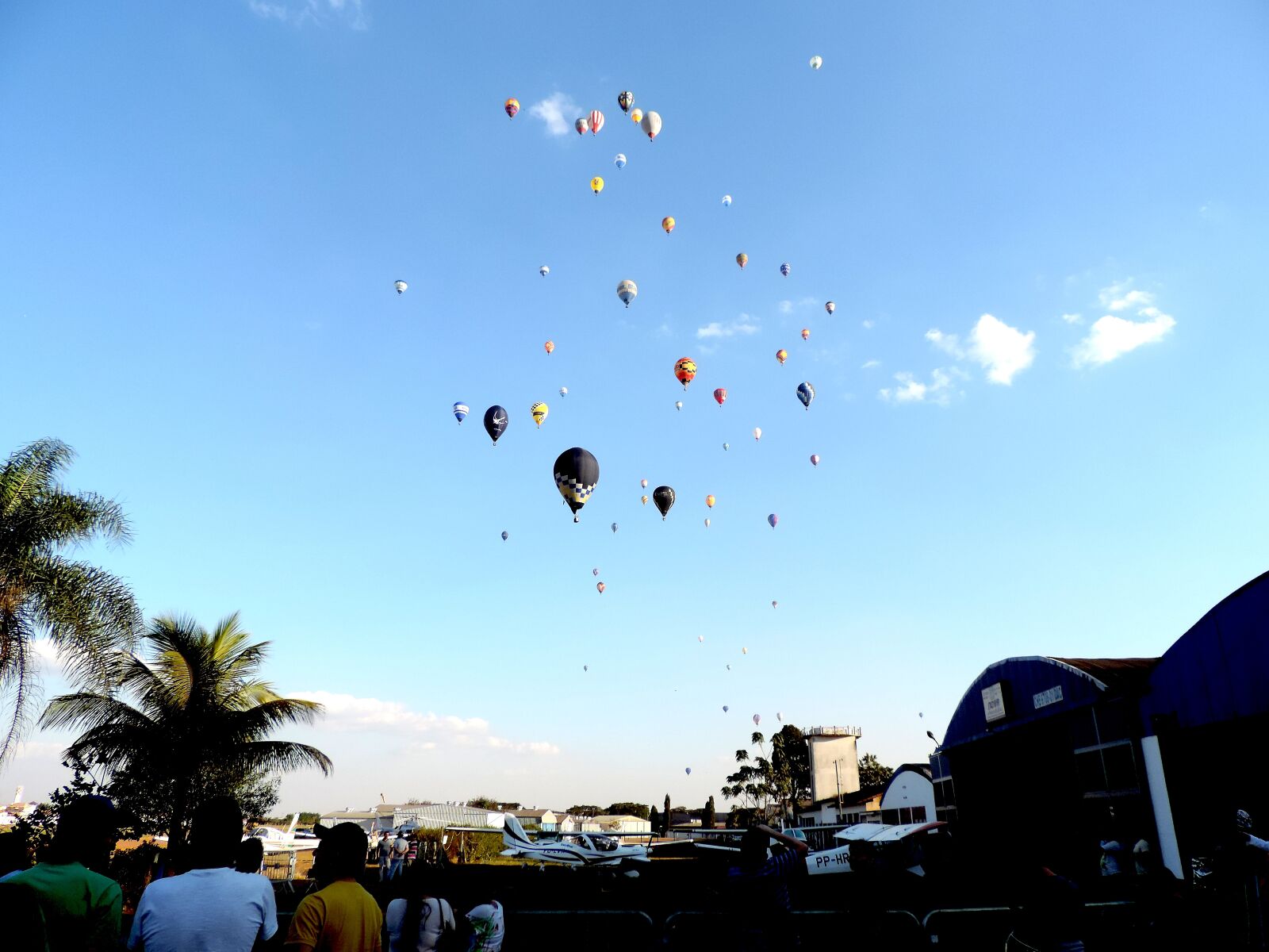 Nikon Coolpix P520 sample photo. The festival of balloons photography