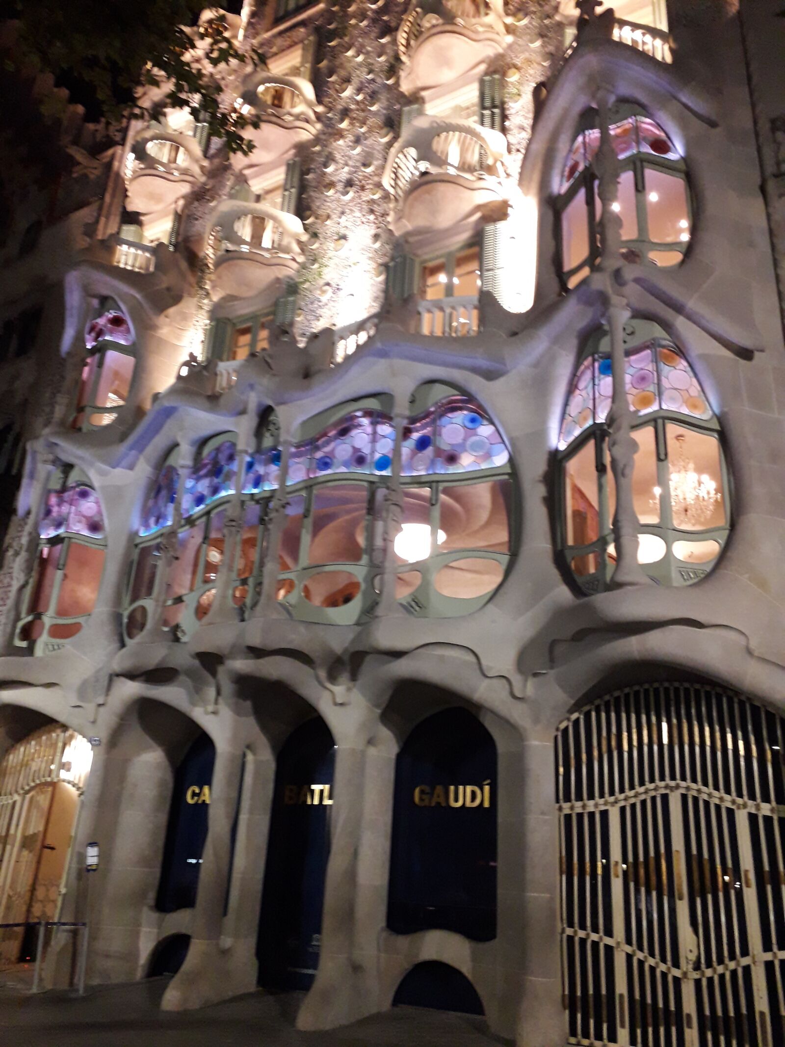 Samsung Galaxy J6 sample photo. Casa gaudi, spain, bar photography