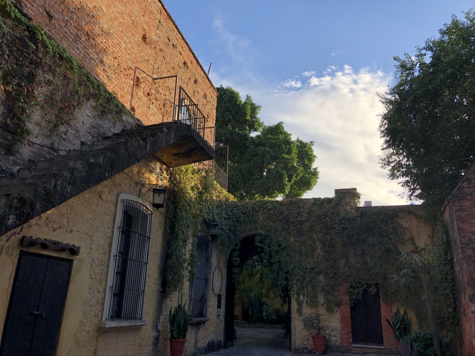 iPhone 8 back camera 3.99mm f/1.8 sample photo. Mexico, jalisco, architecture photography