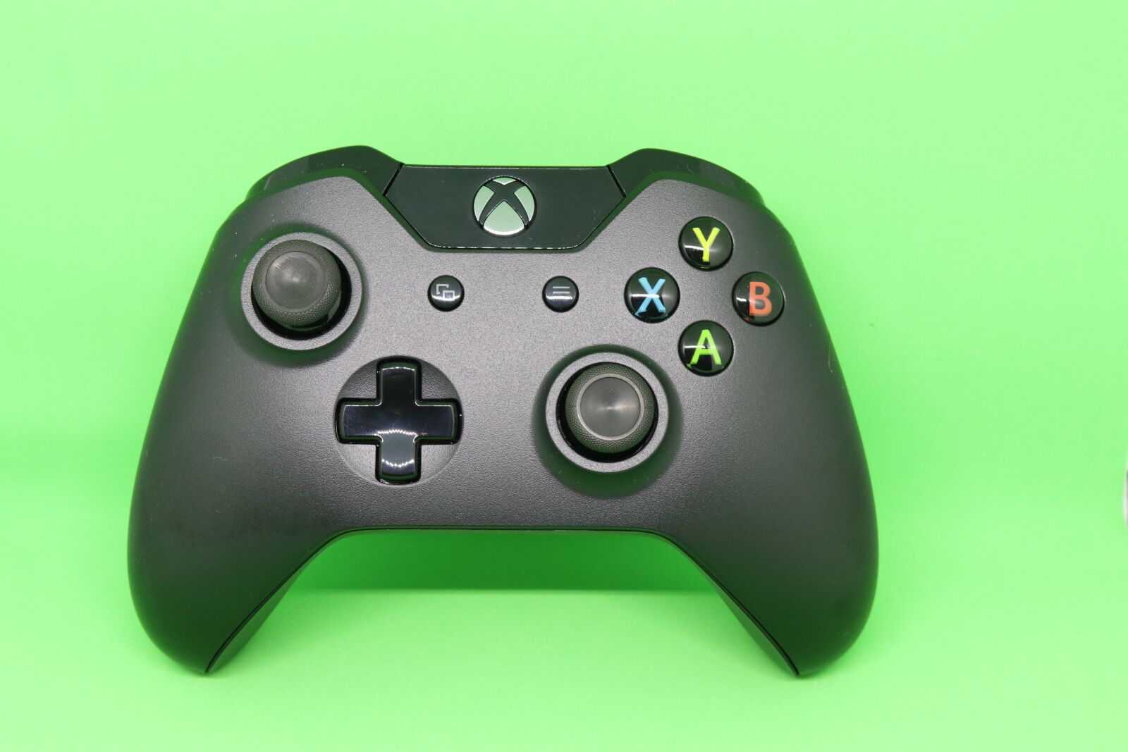 Canon EOS 80D sample photo. Xbox one controller, games photography