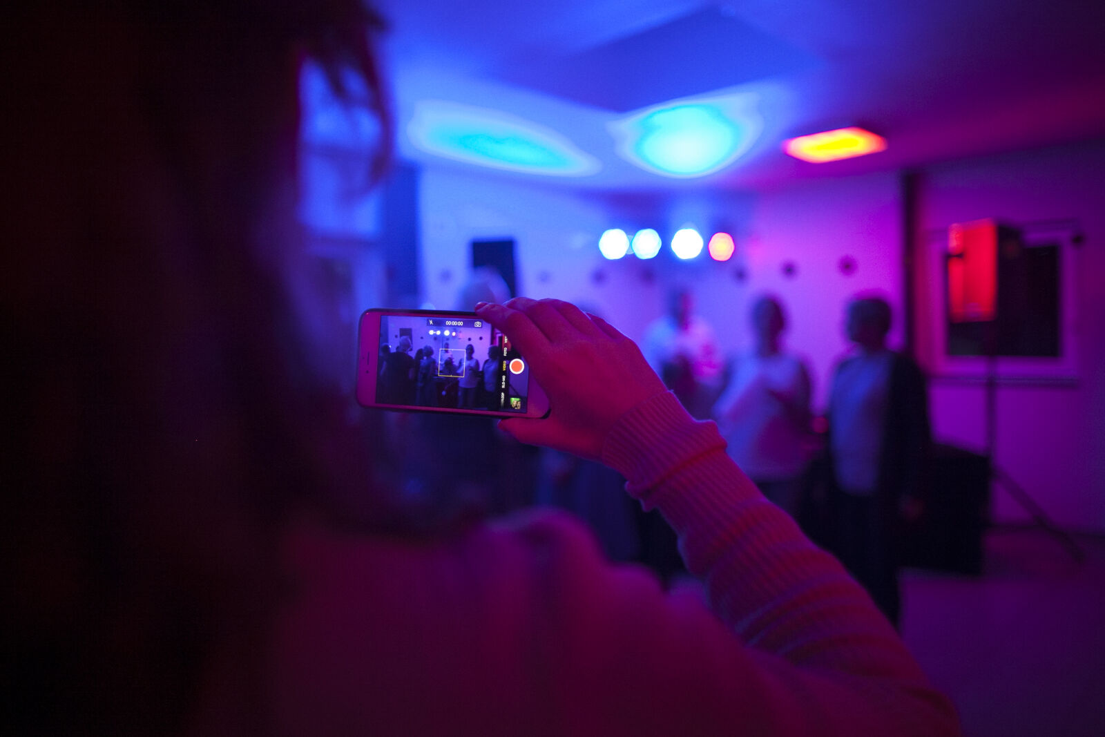 Canon EF 24mm F1.4L II USM sample photo. Cell, phone, lights, party photography