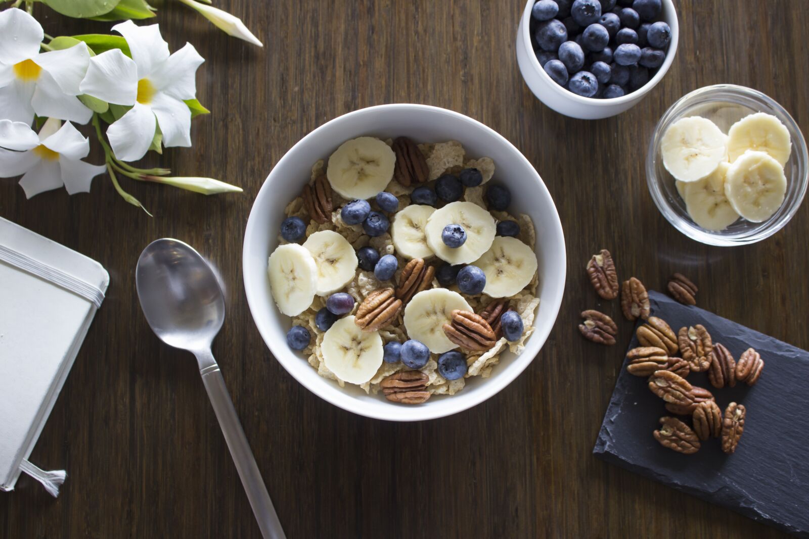 Canon EOS 600D (Rebel EOS T3i / EOS Kiss X5) sample photo. Breakfast, cereal, milk photography