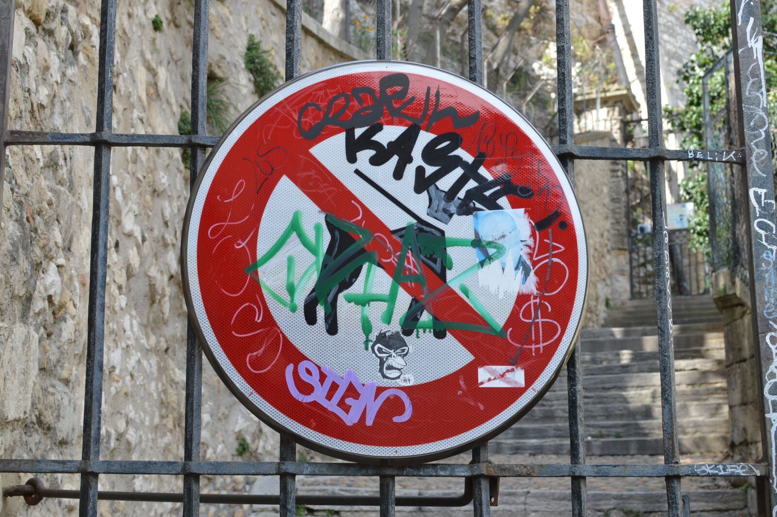 Nikon D3200 sample photo. Rue, signalisation, street photography