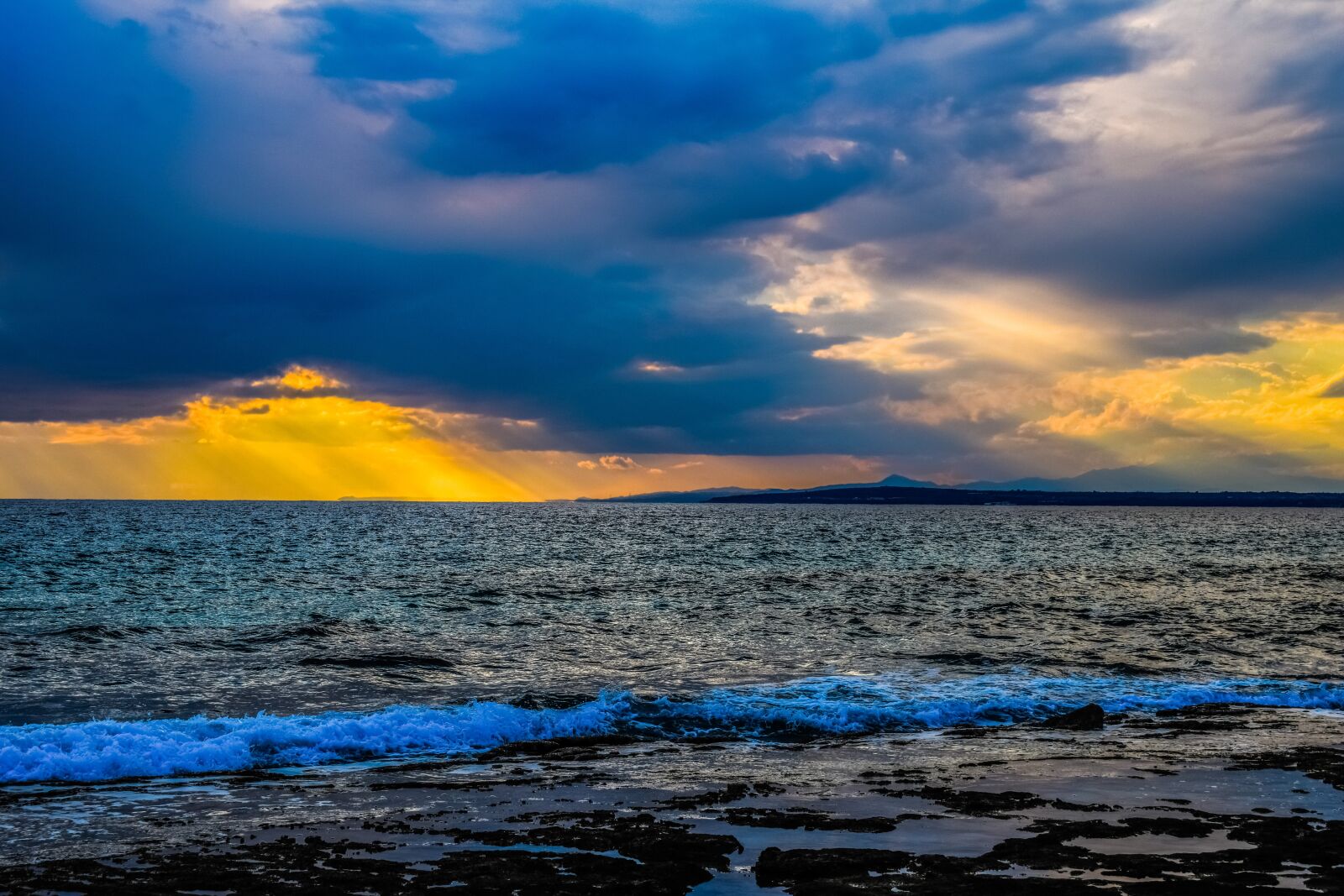 Nikon D3300 sample photo. Clouds, sunbeam, coast photography