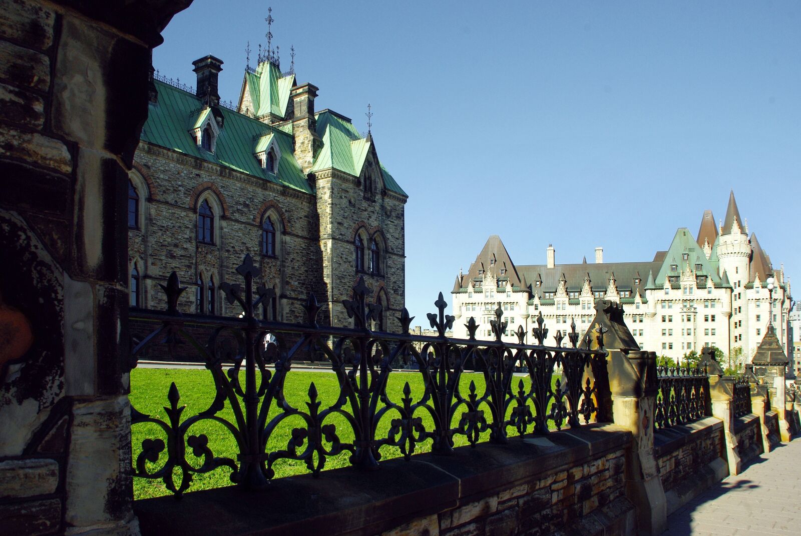 Pentax K200D sample photo. Canada, ottawa, grid photography
