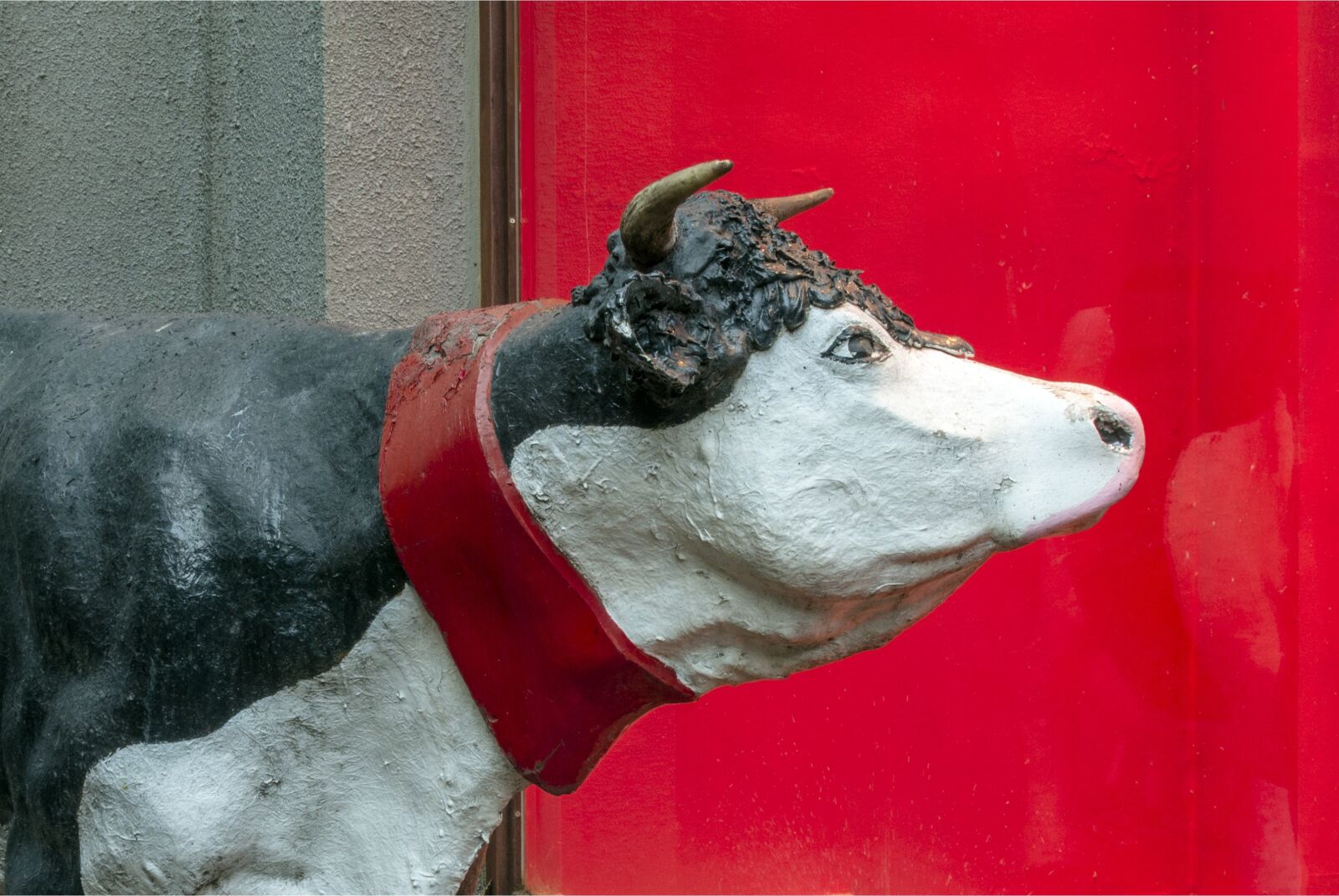 Nikon D610 sample photo. Squawk, shop, statue photography