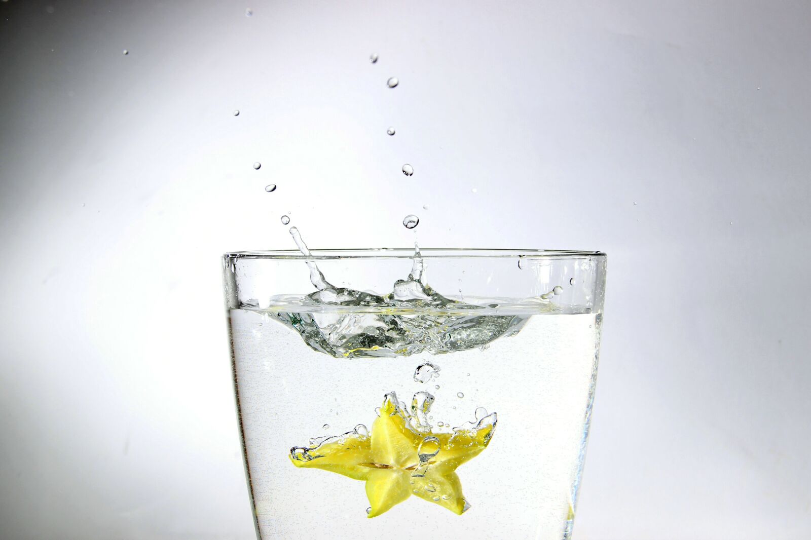 Canon EOS 600D (Rebel EOS T3i / EOS Kiss X5) sample photo. Glass, splash, star fruit photography