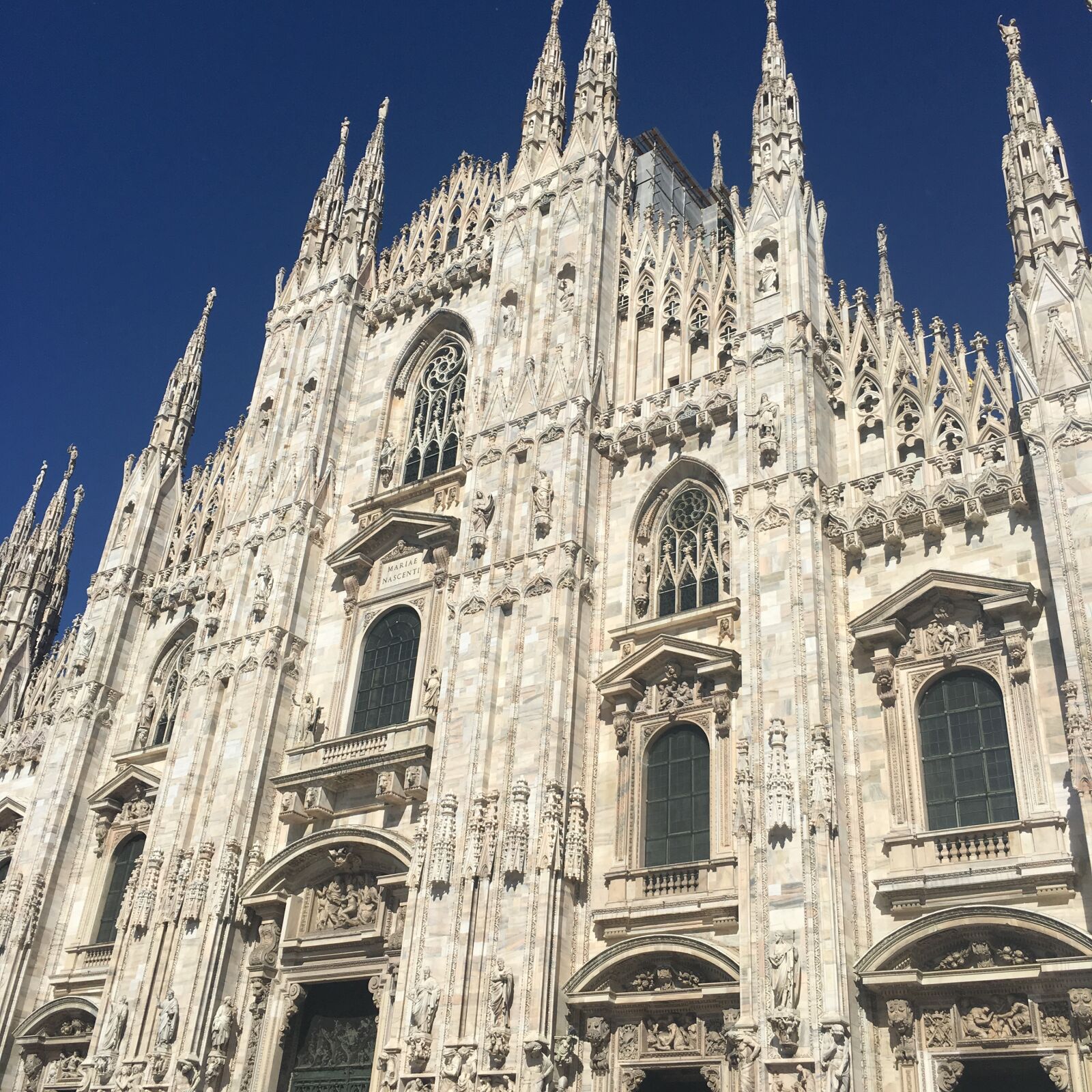 iPhone 6s back camera 4.15mm f/2.2 sample photo. Milan, cathedral, white photography