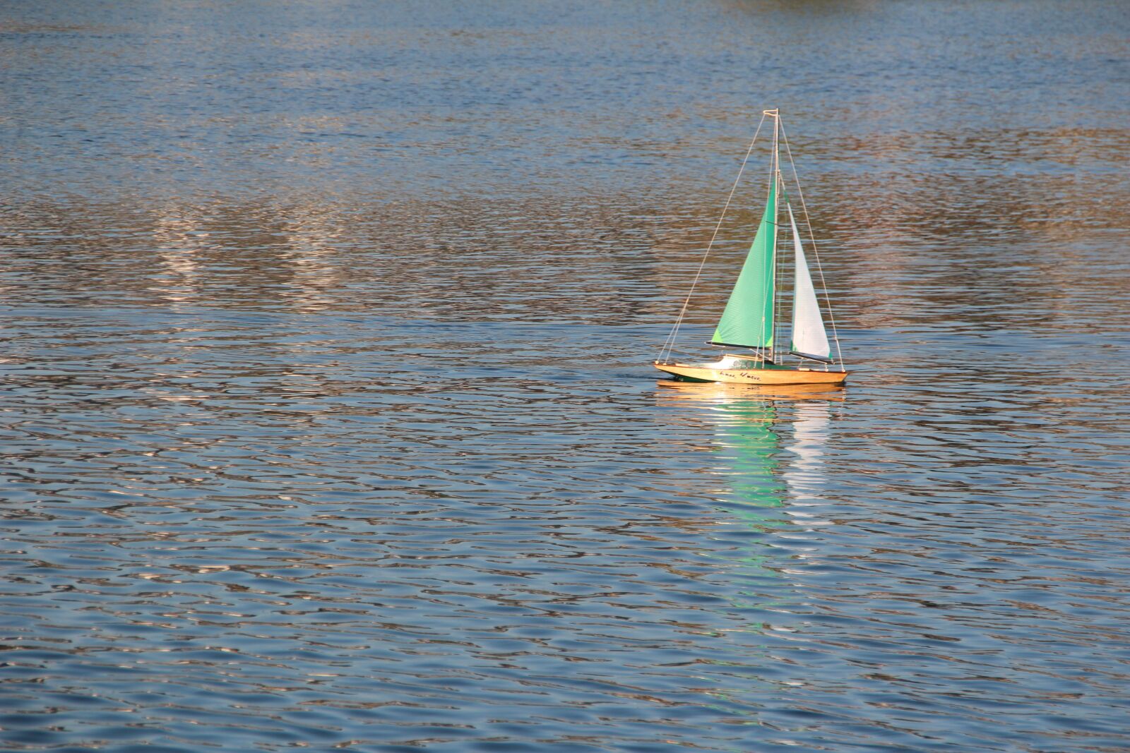 Canon EOS 600D (Rebel EOS T3i / EOS Kiss X5) sample photo. Boat, model boat, model photography