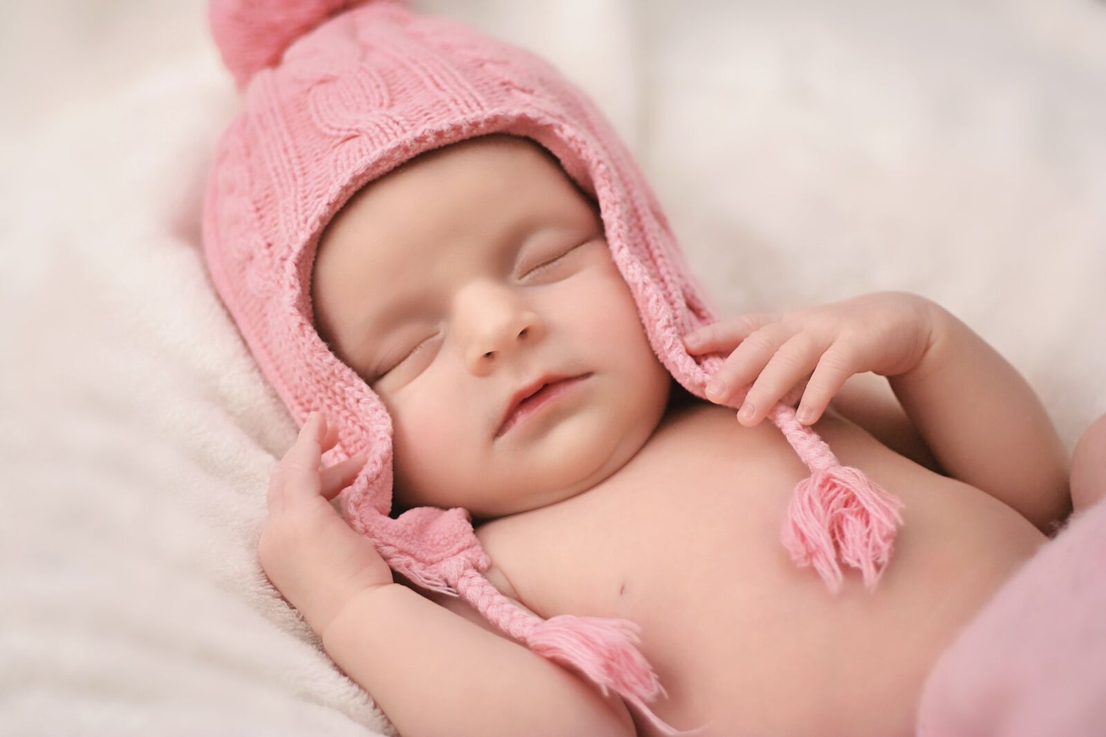 Canon EOS 350D (EOS Digital Rebel XT / EOS Kiss Digital N) sample photo. Newborn, baby, girl photography