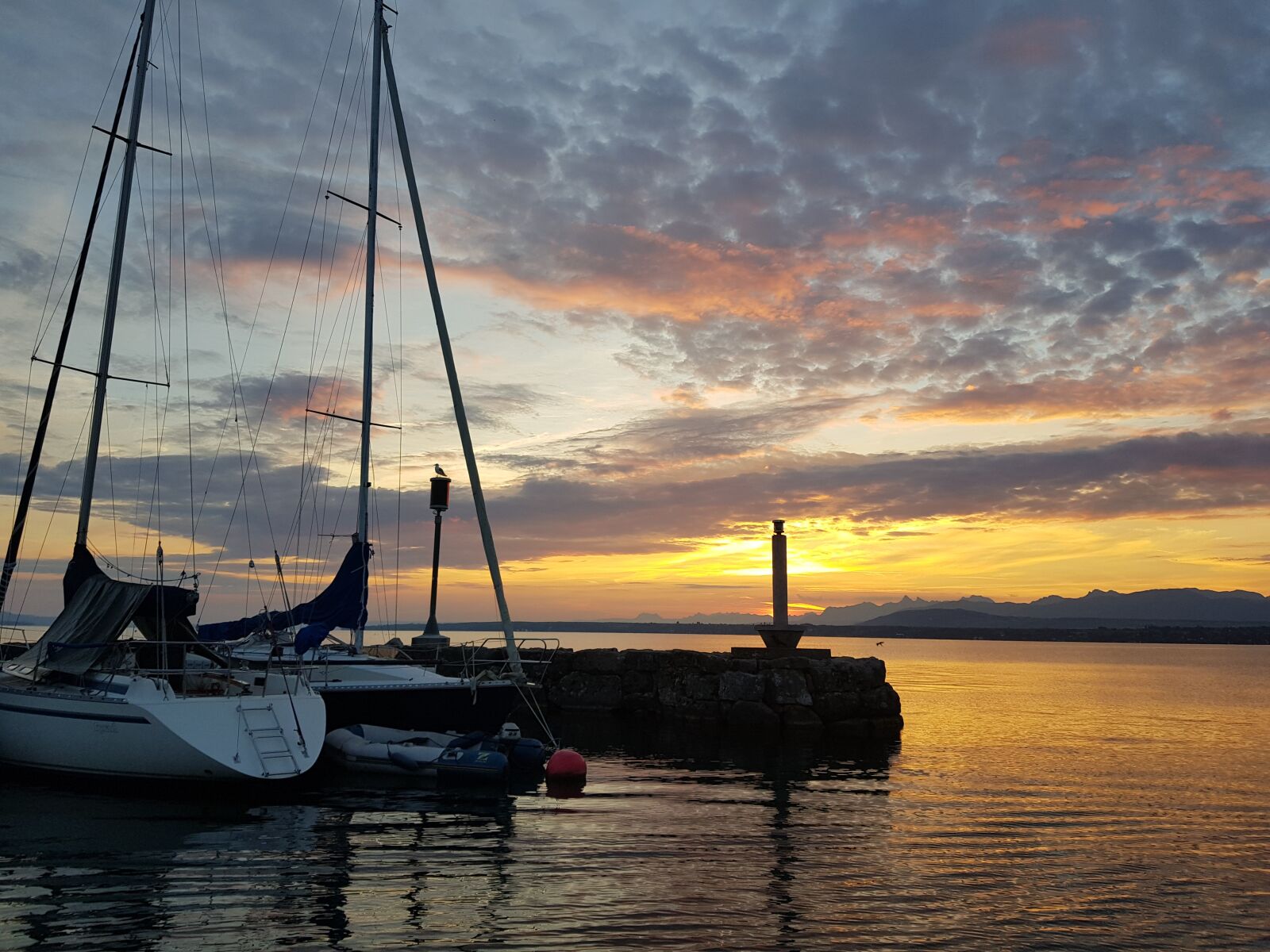 Samsung Galaxy S8+ sample photo. Sunrise, boat, port photography