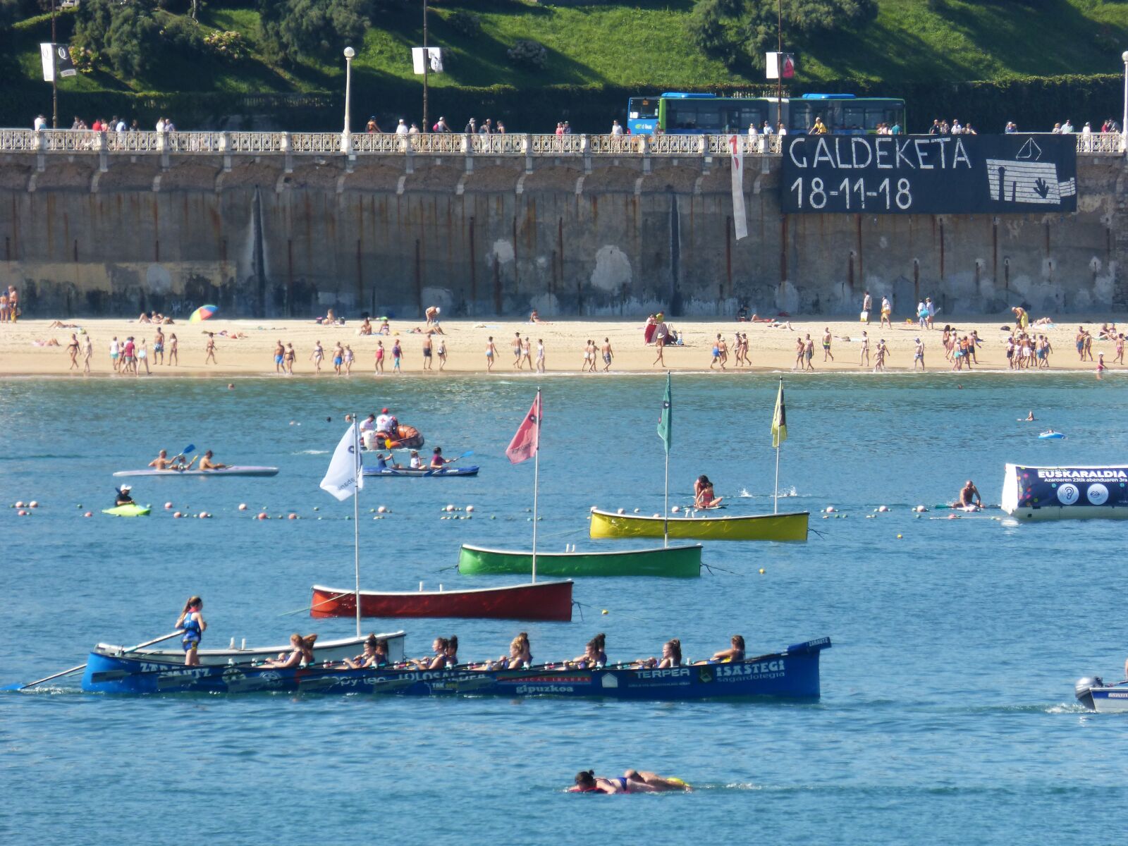 Panasonic DMC-FZ62 sample photo. Regatta, euskadi, rowers photography