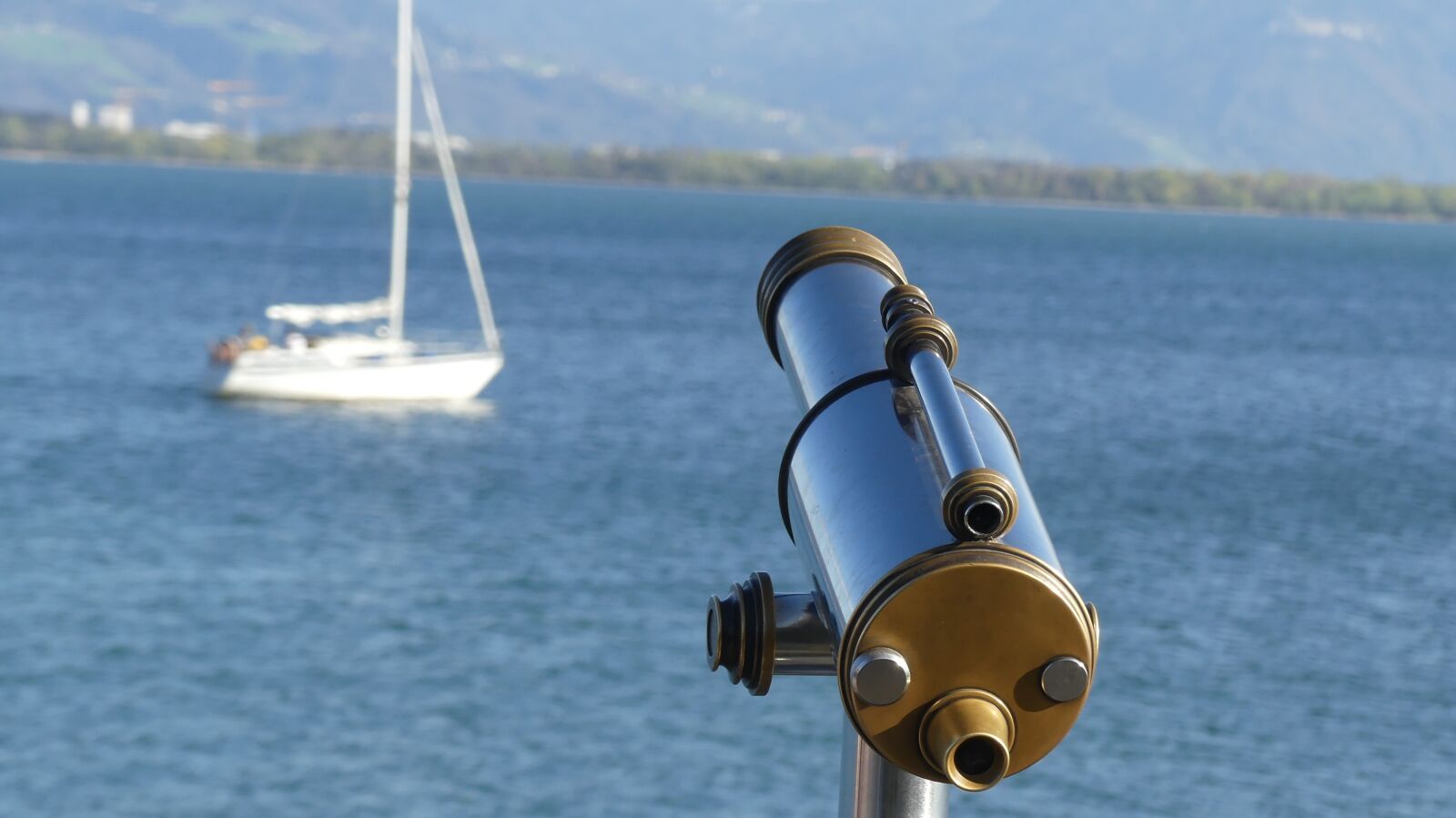 Panasonic Lumix DMC-FZ300 sample photo. Binoculars, water, view photography