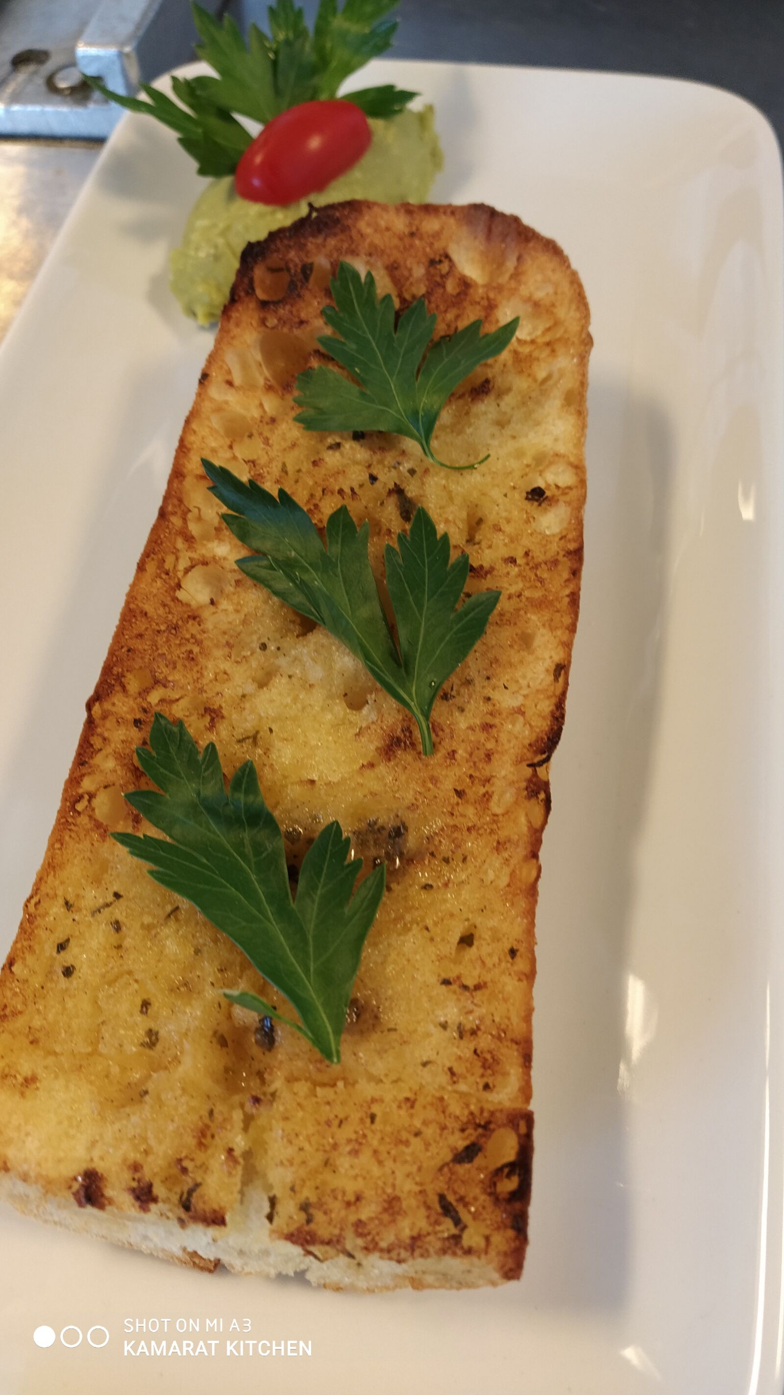 Xiaomi Mi A3 sample photo. Garlic bread, guacamole, cherrytomater photography