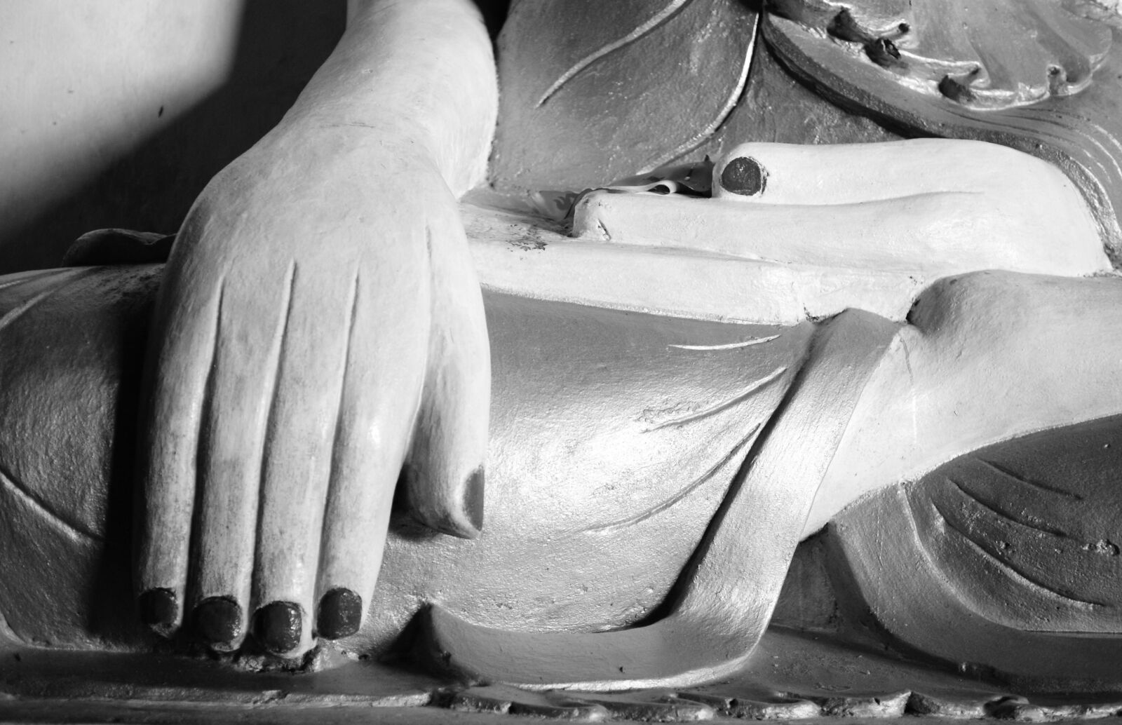 Sony Alpha DSLR-A230 sample photo. Buddha, hand, religion photography