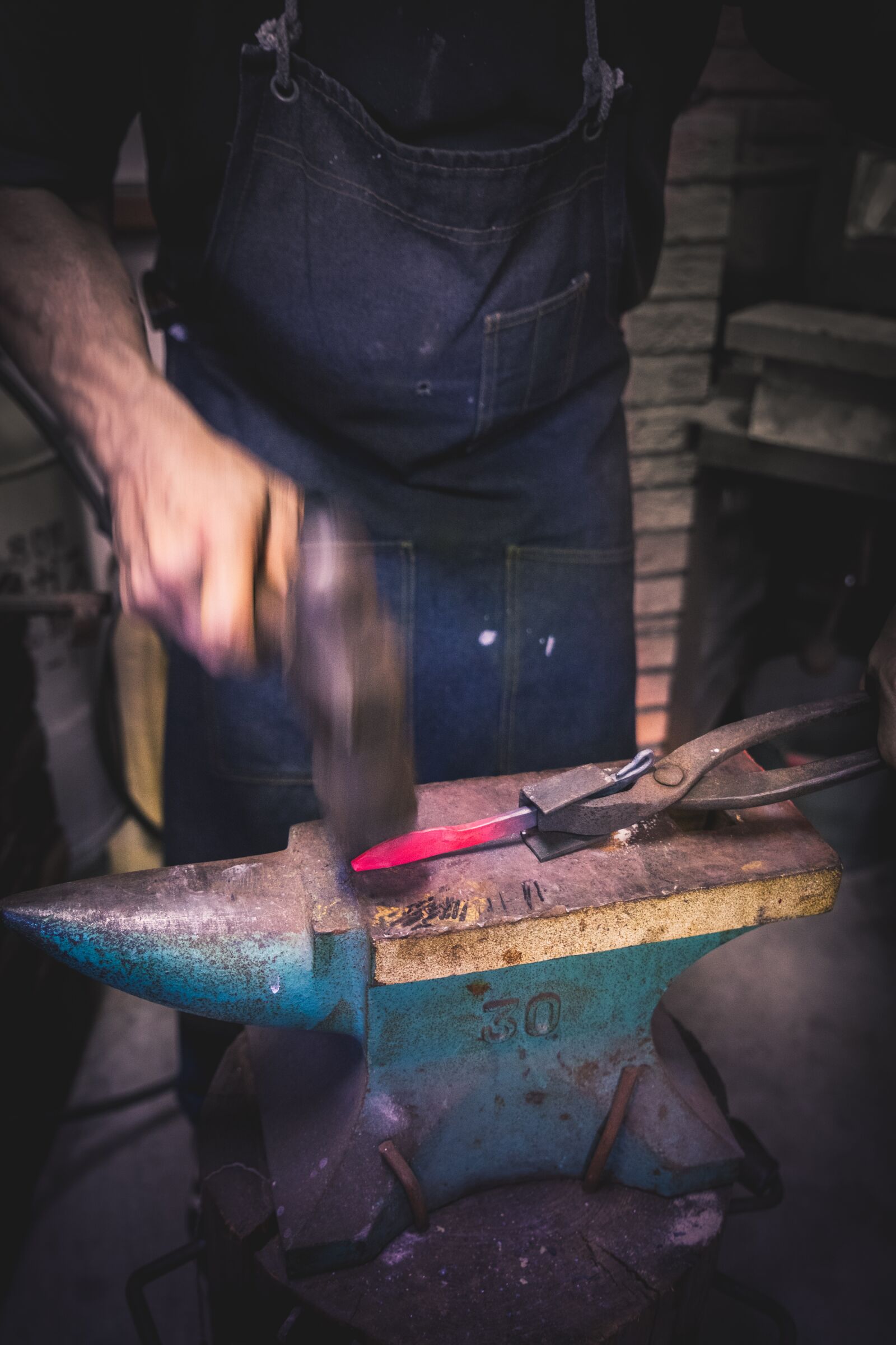 Sony a7 II + Sony Vario Tessar T* FE 24-70mm F4 ZA OSS sample photo. Japan, blacksmith, metal photography