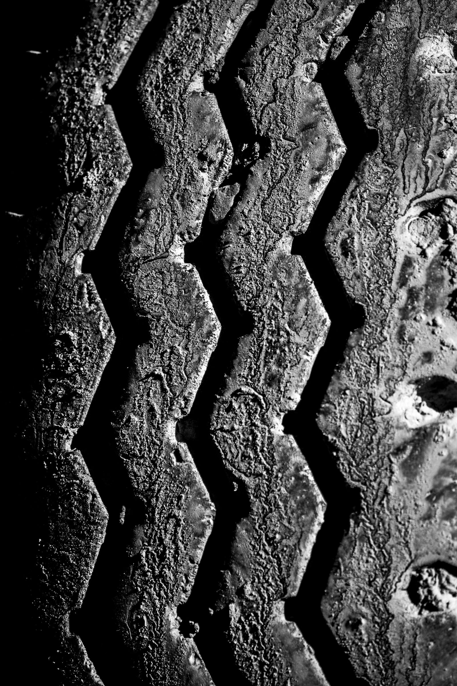 Canon EF-S 55-250mm F4-5.6 IS sample photo. Abstract, black, and, white photography
