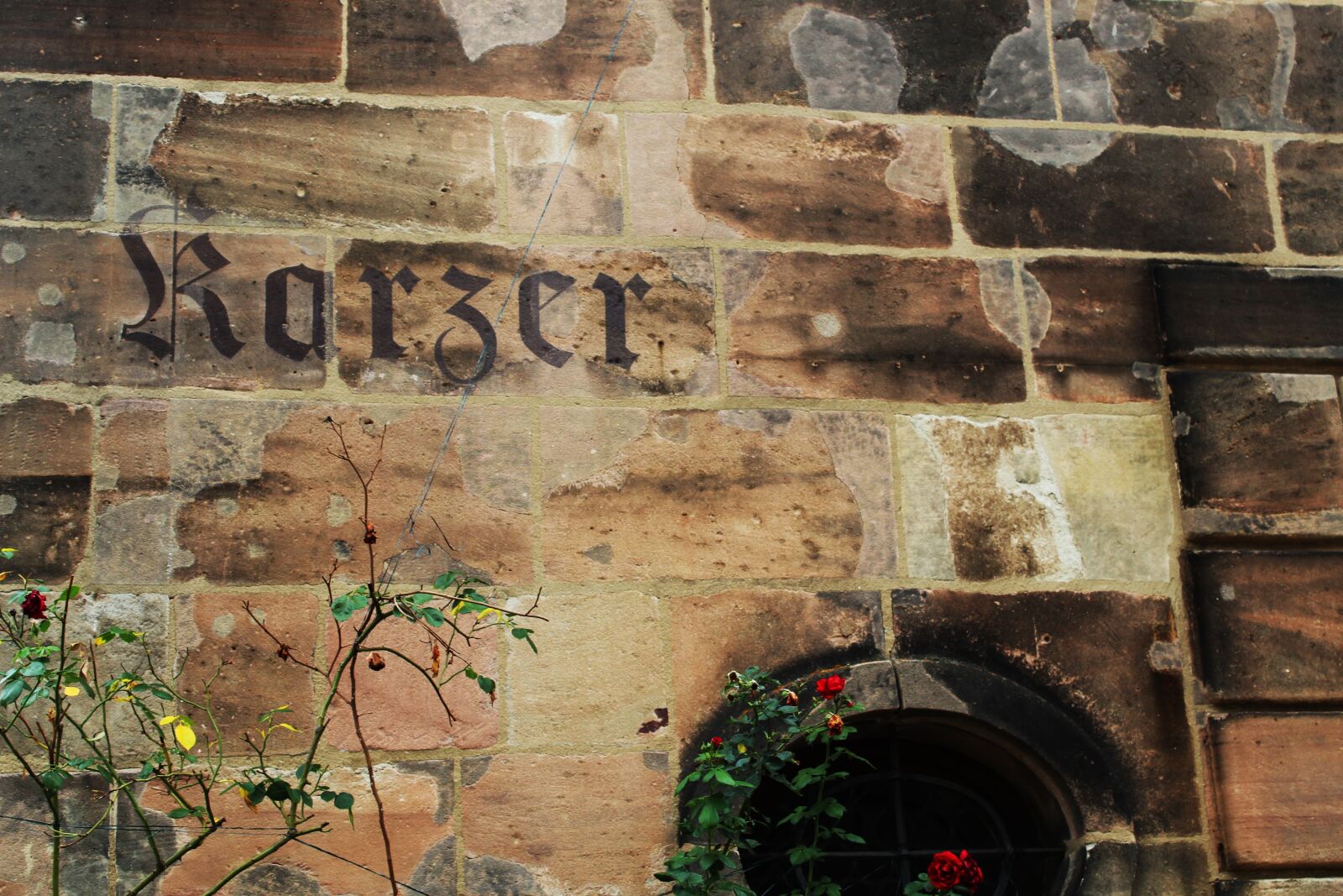 Canon EOS 1300D (EOS Rebel T6 / EOS Kiss X80) sample photo. Gain, bavaria, facade photography