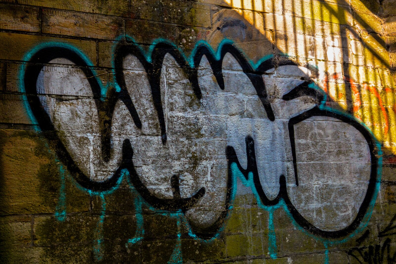 Nikon 1 V2 sample photo. Graffiti, wall, art photography