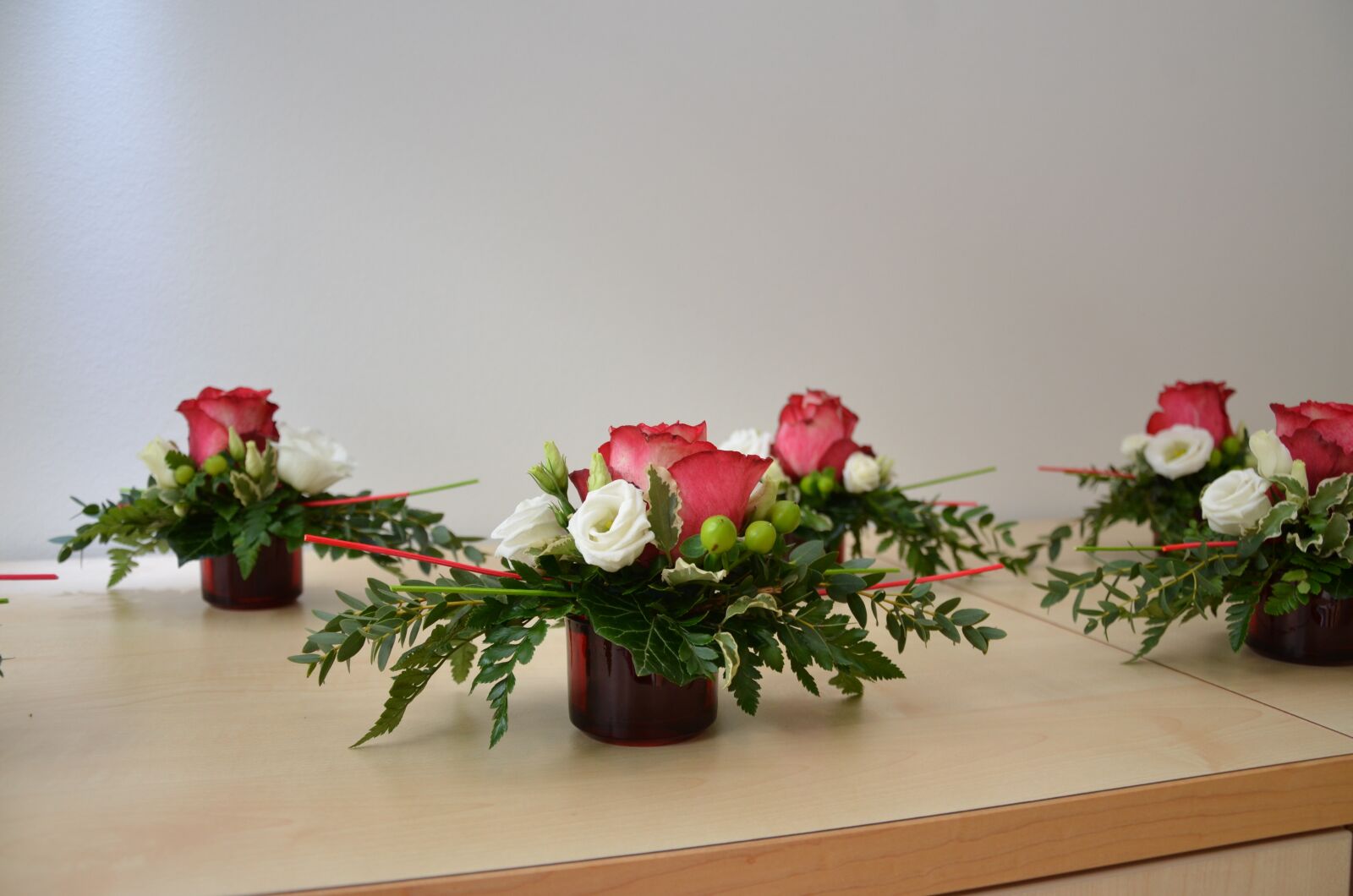 Nikon D7000 sample photo. Flowers, arrangement, roses photography