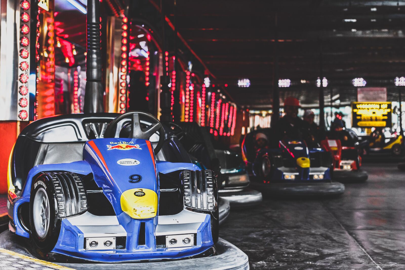 Canon EF 40mm F2.8 STM sample photo. Amusement park, bumper cars photography