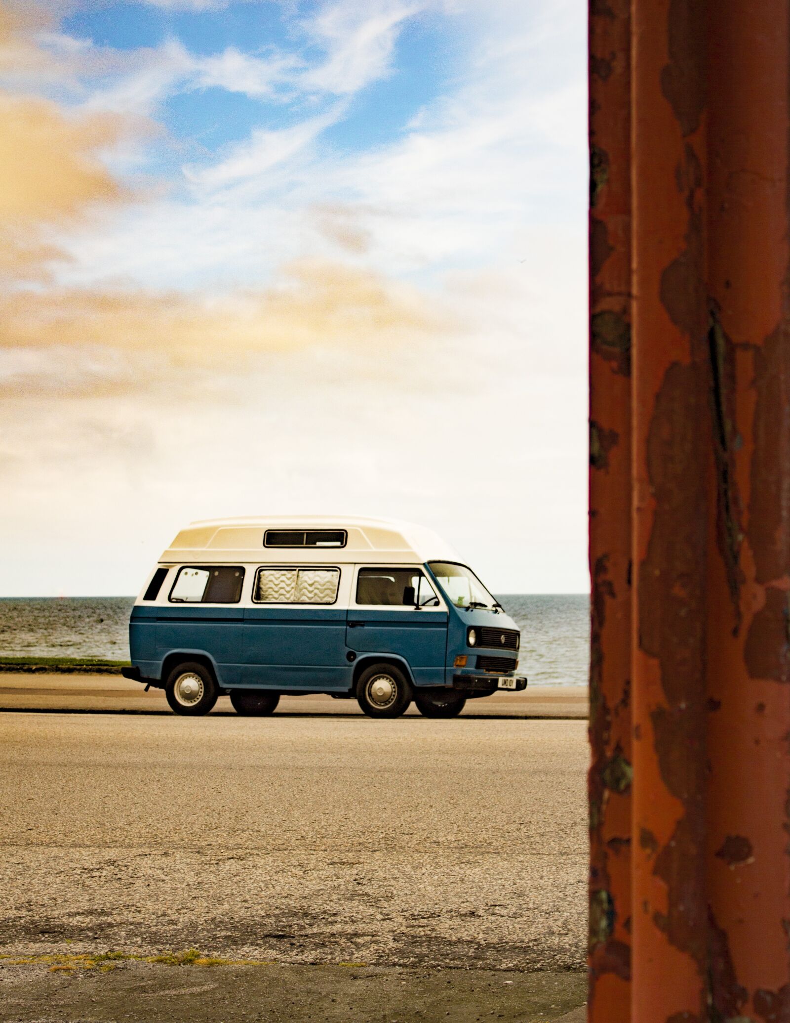 Canon EOS 650D (EOS Rebel T4i / EOS Kiss X6i) sample photo. Beach, van, rundown photography