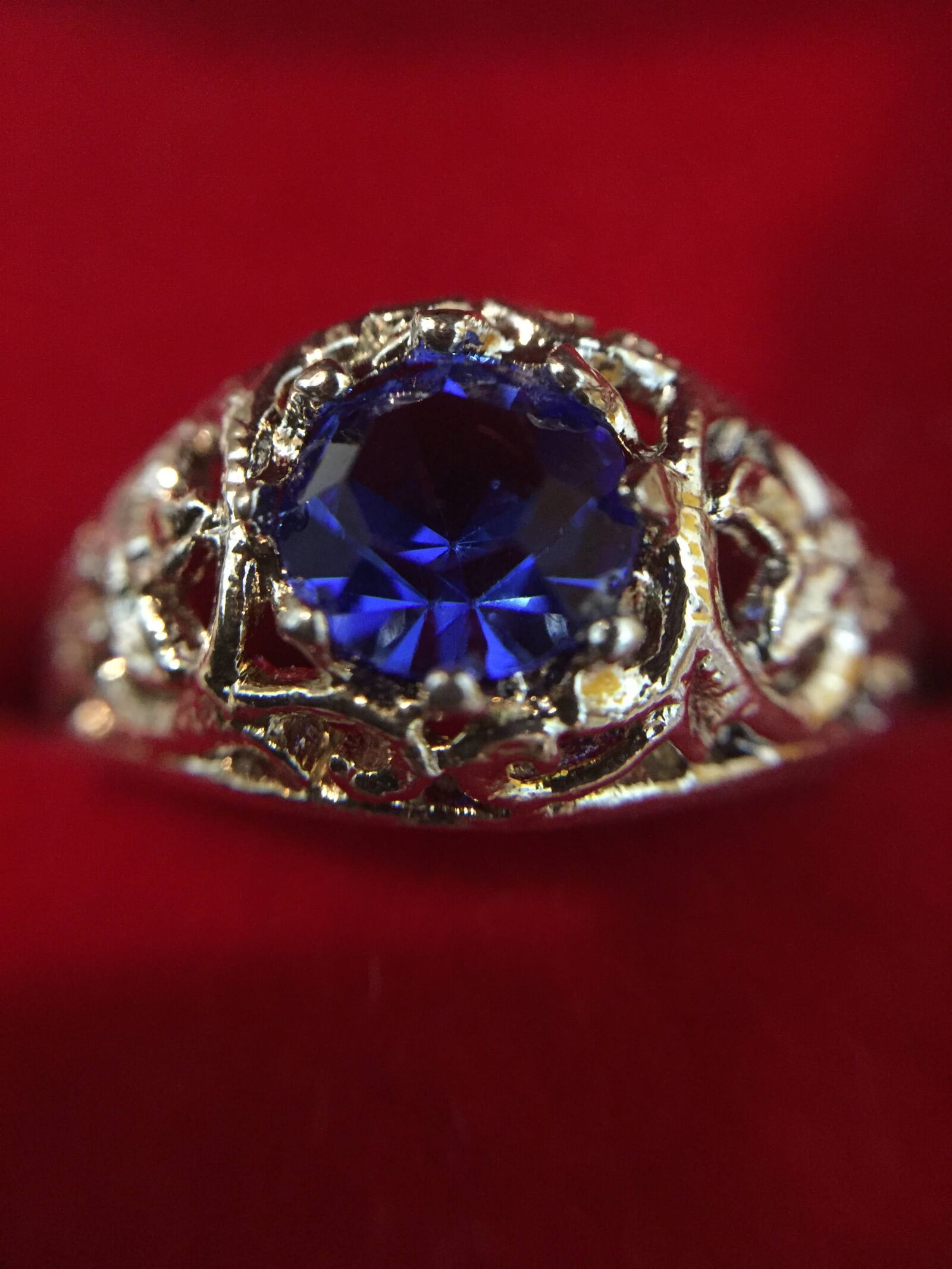 iPhone 6 back camera 4.15mm f/2.2 sample photo. Ring, blue ring, blue photography