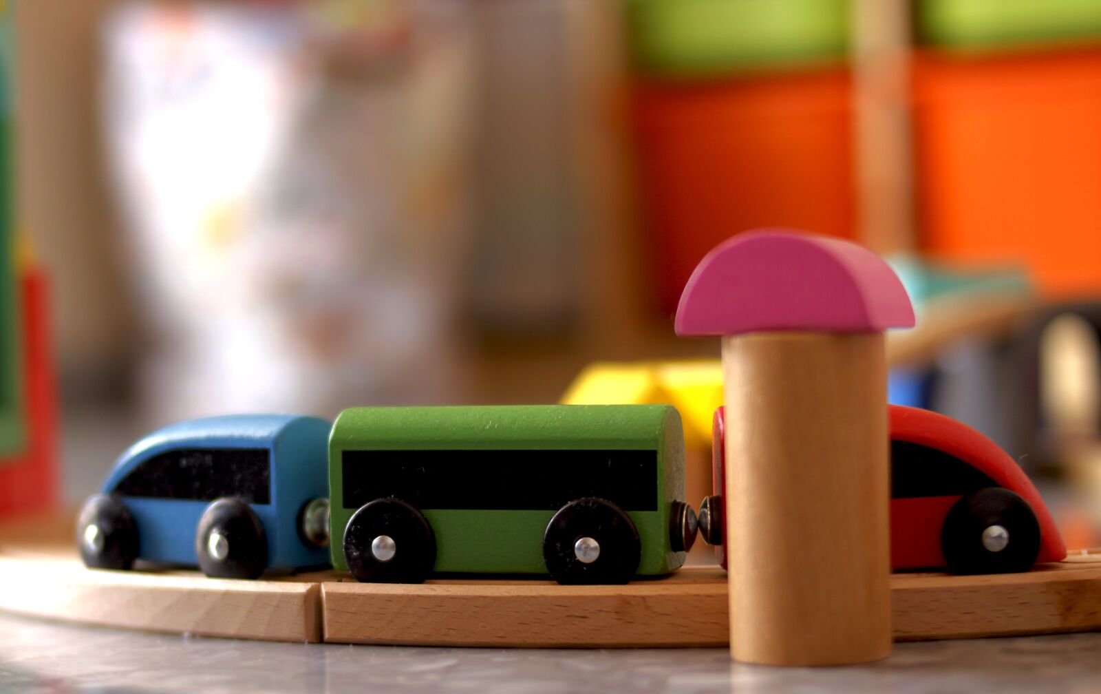 Canon EOS 600D (Rebel EOS T3i / EOS Kiss X5) sample photo. Toy, train, child photography