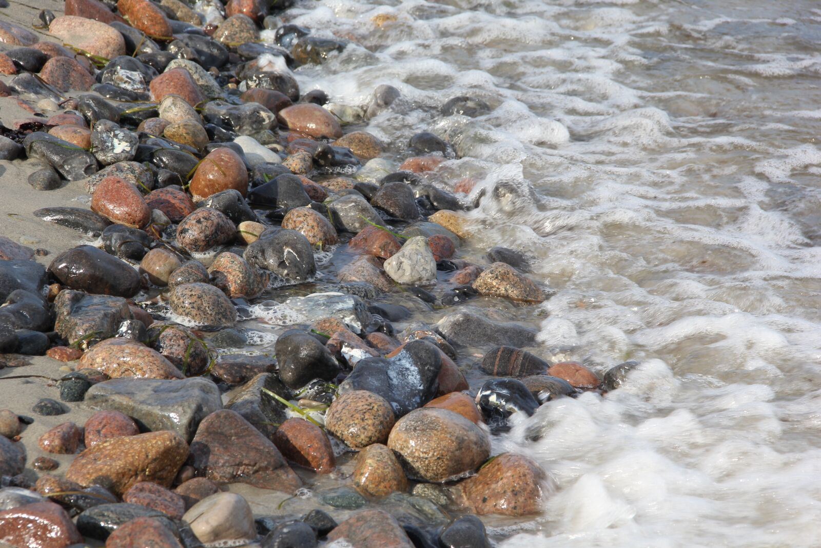 Canon EOS 60D sample photo. Stones, beach, sea photography