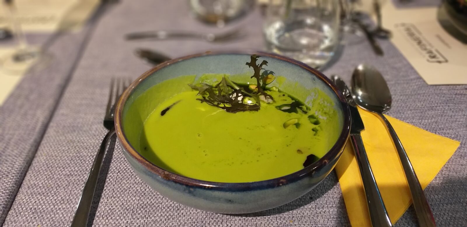 Samsung Galaxy A6+ sample photo. Soup, green, eating photography