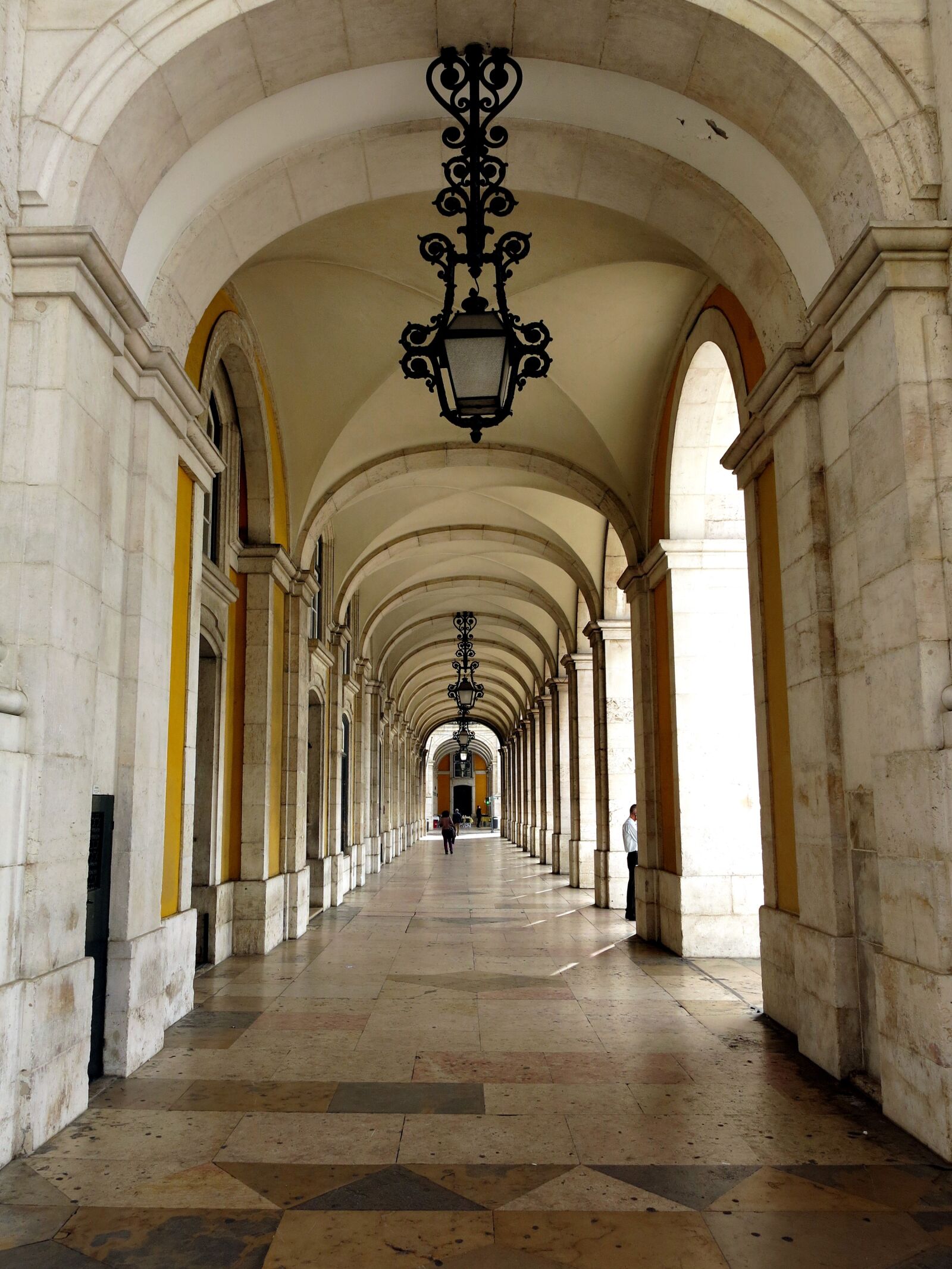 Canon PowerShot G15 sample photo. Gang, lisbon, building photography
