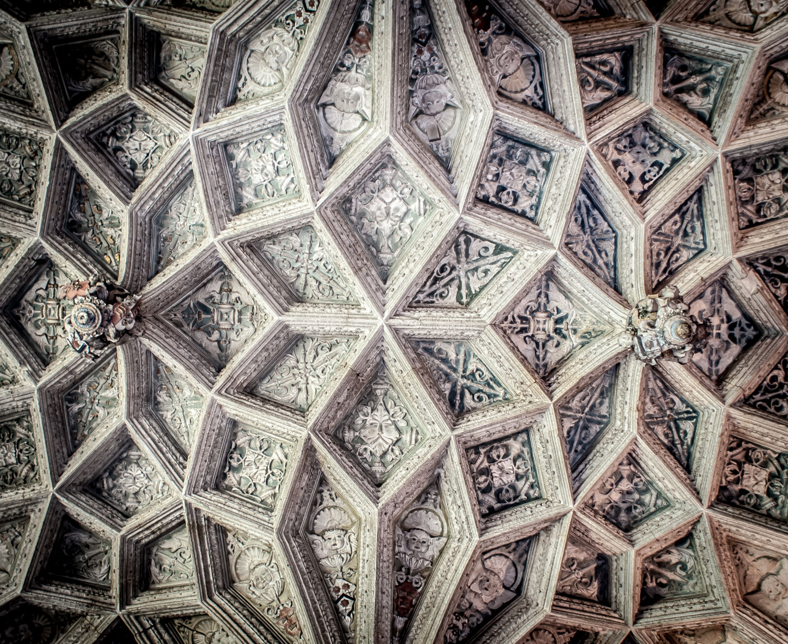 Sony Alpha DSLR-A200 sample photo. Ceiling, pattern, shapes, patterns photography