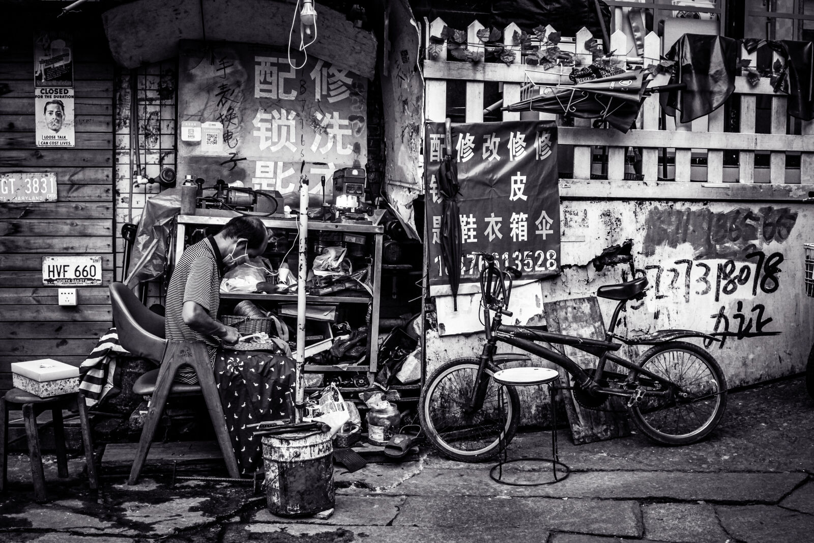 Canon EF 28mm F2.8 sample photo. Local handyman - guangzhou photography