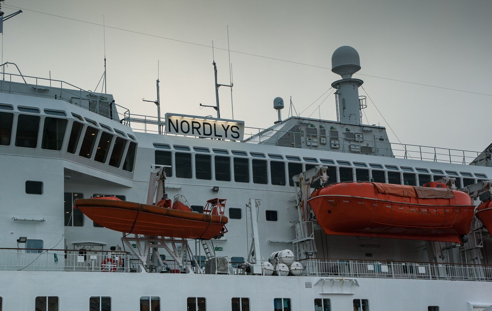 Pentax K10D sample photo. Ferry, lifeboats, bridge photography