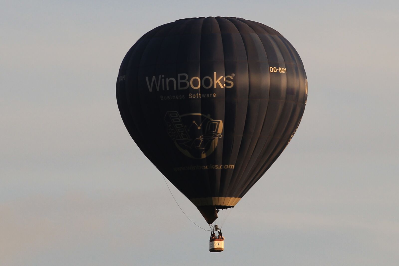 Canon EOS 550D (EOS Rebel T2i / EOS Kiss X4) sample photo. Hot-air ballooning, ball, sky photography