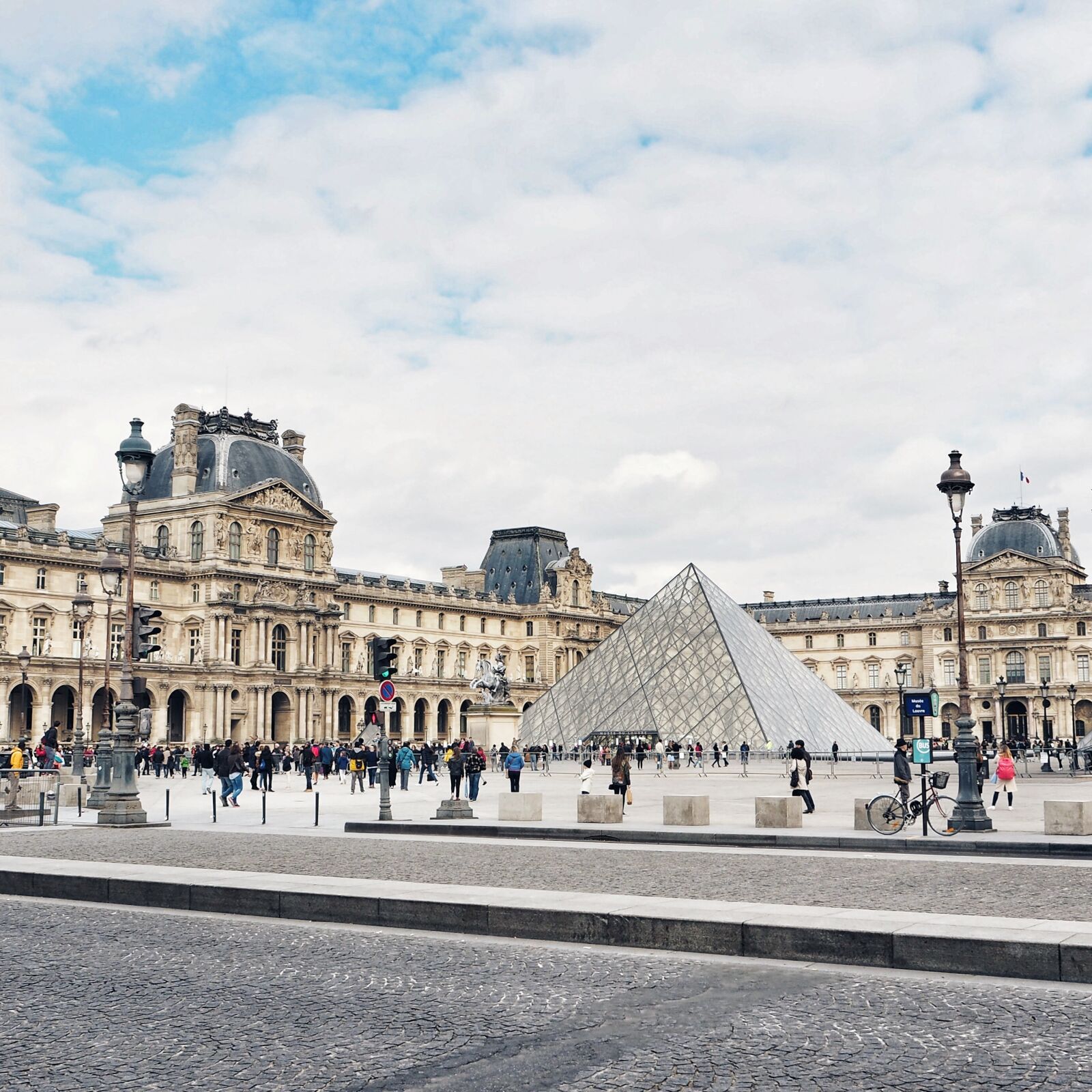 Olympus OM-D E-M10 II sample photo. Architecture, megalopolis, travel photography
