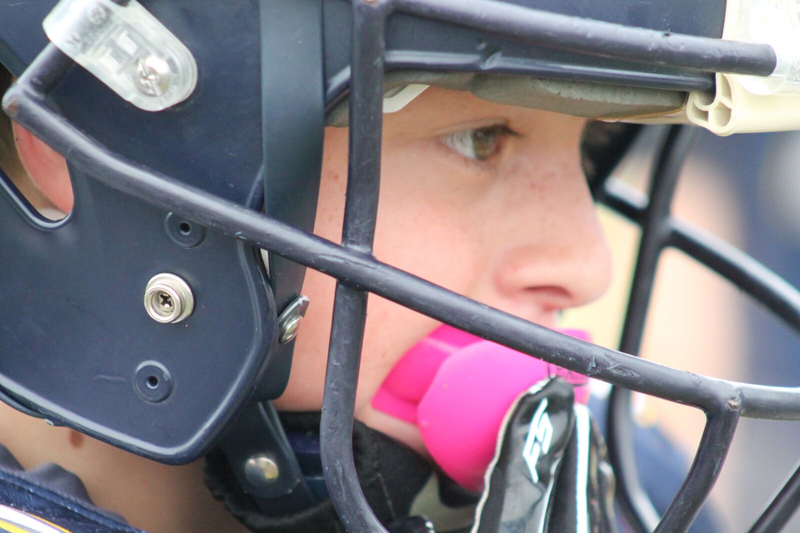 Canon EF 75-300mm f/4-5.6 sample photo. Youth football, helmet, mouthpiece photography