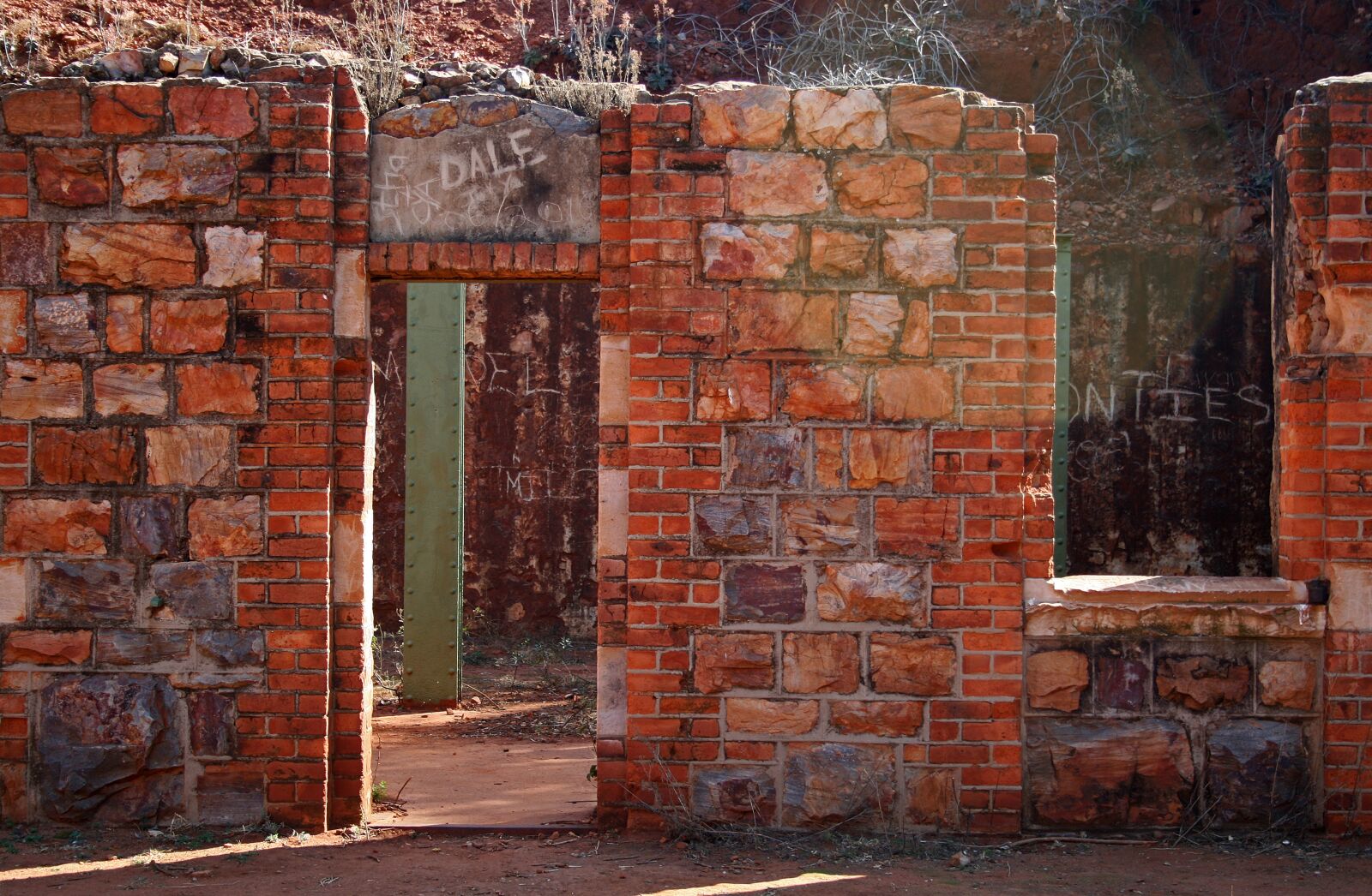 Canon EOS 400D (EOS Digital Rebel XTi / EOS Kiss Digital X) sample photo. Ruins of old fort photography