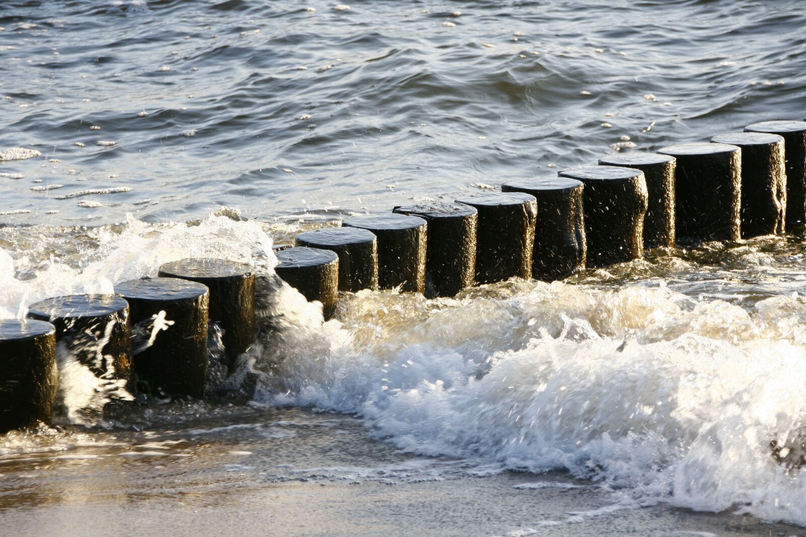 Canon EOS 400D (EOS Digital Rebel XTi / EOS Kiss Digital X) sample photo. Wave, sea, foam photography