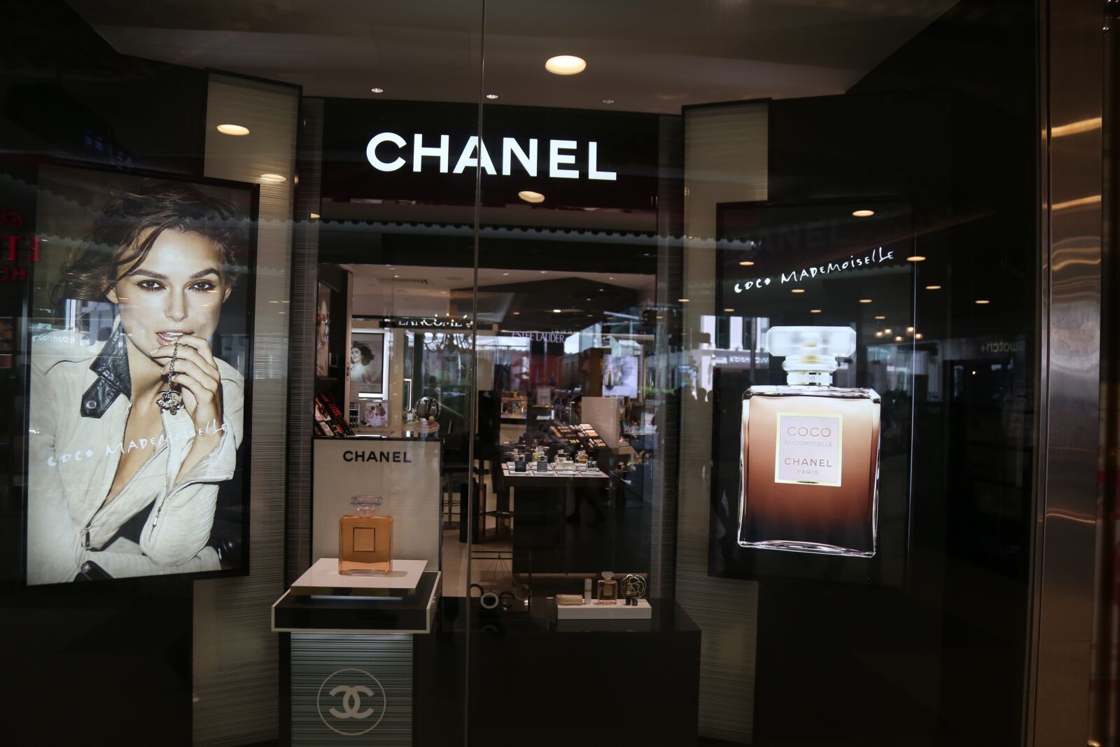 Canon EOS 6D sample photo. Chanel, store front, marketing photography