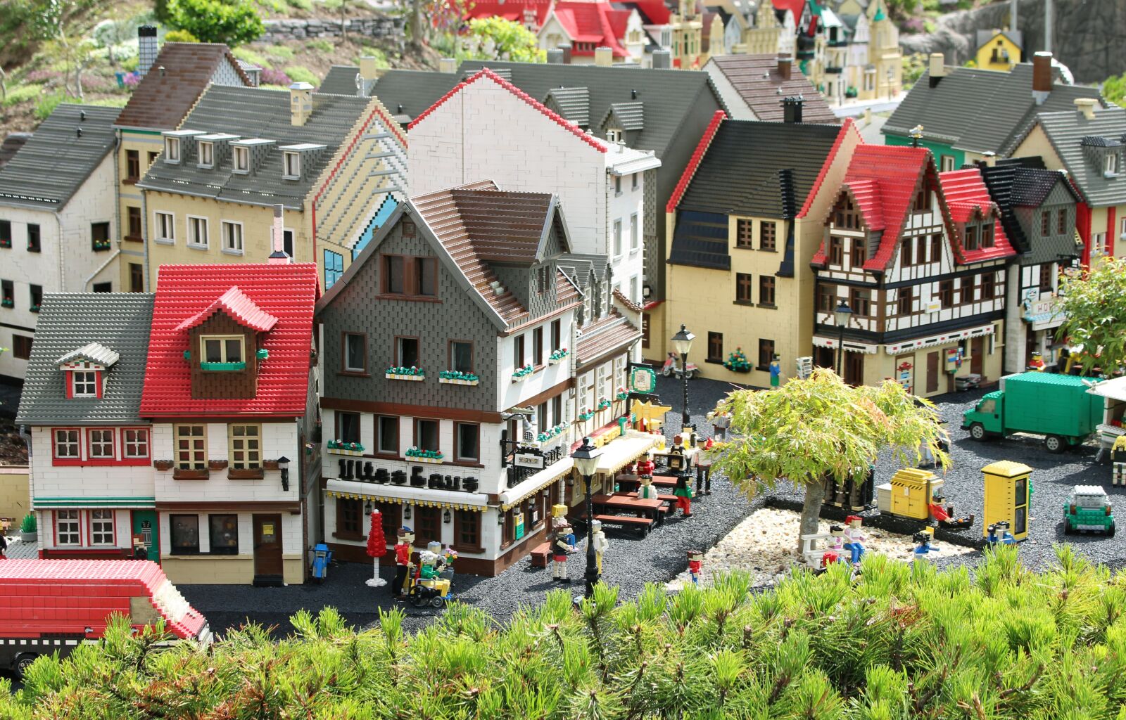 Canon EOS 100D (EOS Rebel SL1 / EOS Kiss X7) sample photo. Lego, legoland, build photography