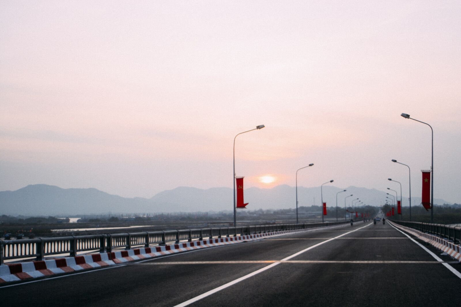 Canon EOS 20D sample photo. Bridge, sunset, mountain photography