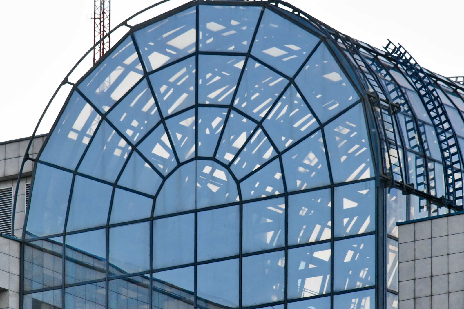 Nikon D5500 sample photo. Atrium, futuristic, reflection, roof photography