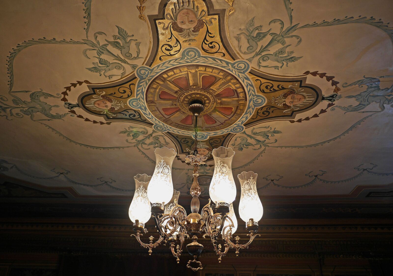 Panasonic Lumix DMC-GH3 sample photo. Salon, cover painting, chandelier photography
