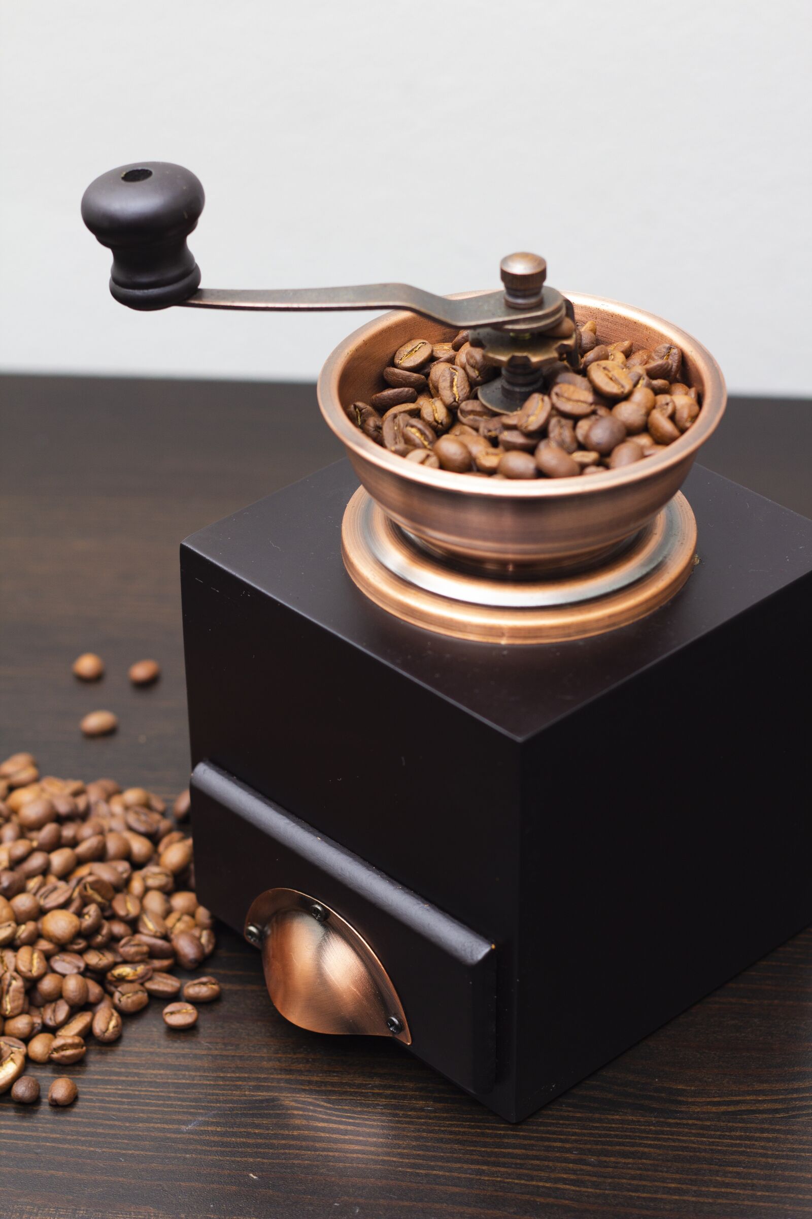 Canon EOS 60D + Canon EF 50mm F1.8 II sample photo. Coffee, grinder, drink photography