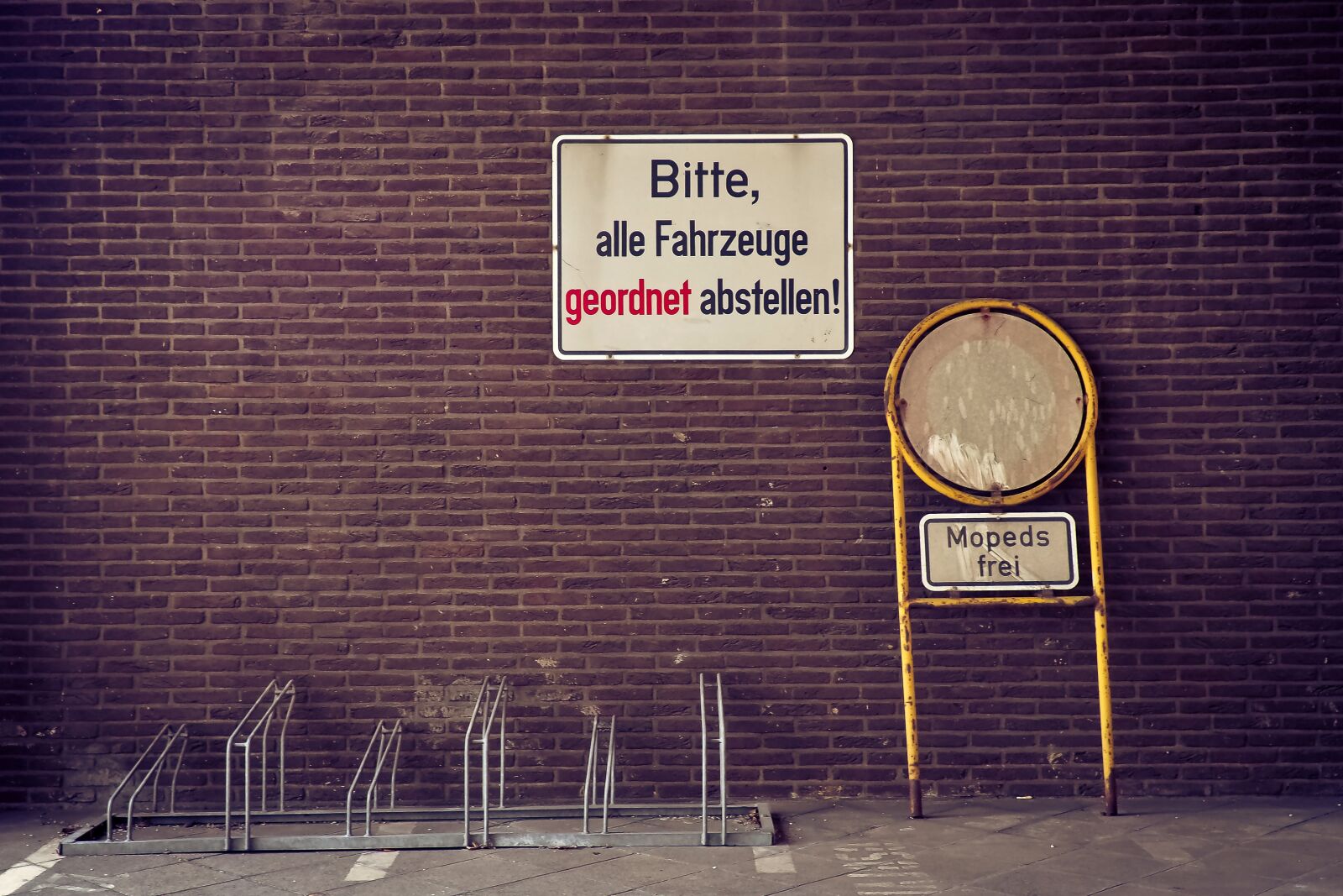 Olympus OM-D E-M10 sample photo. Signs, shield, caption photography